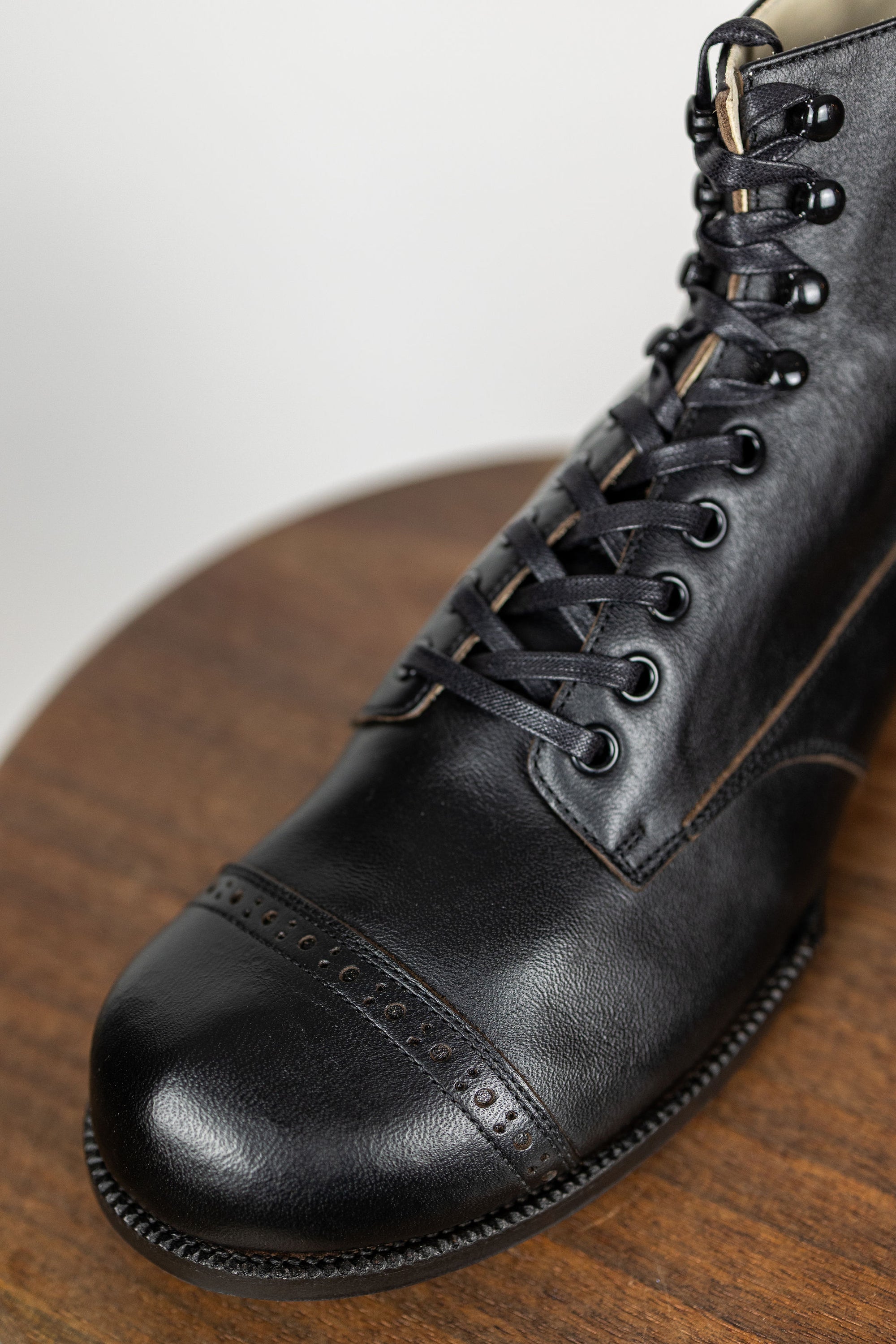 The 2 Monkeys Vaudeville - Black Horsehide