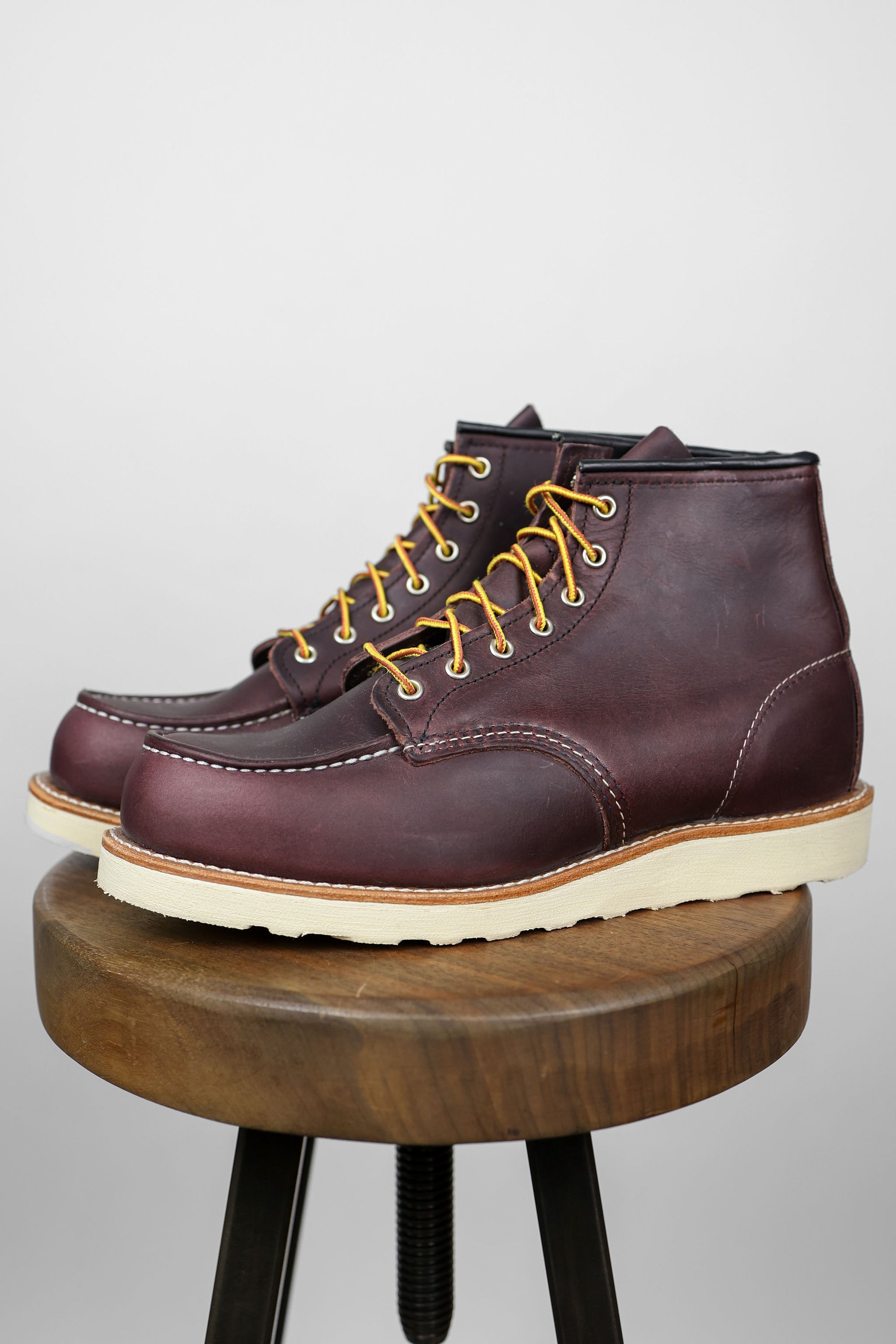 Red Wing Heritage Classic Moc 8847- Black Cherry