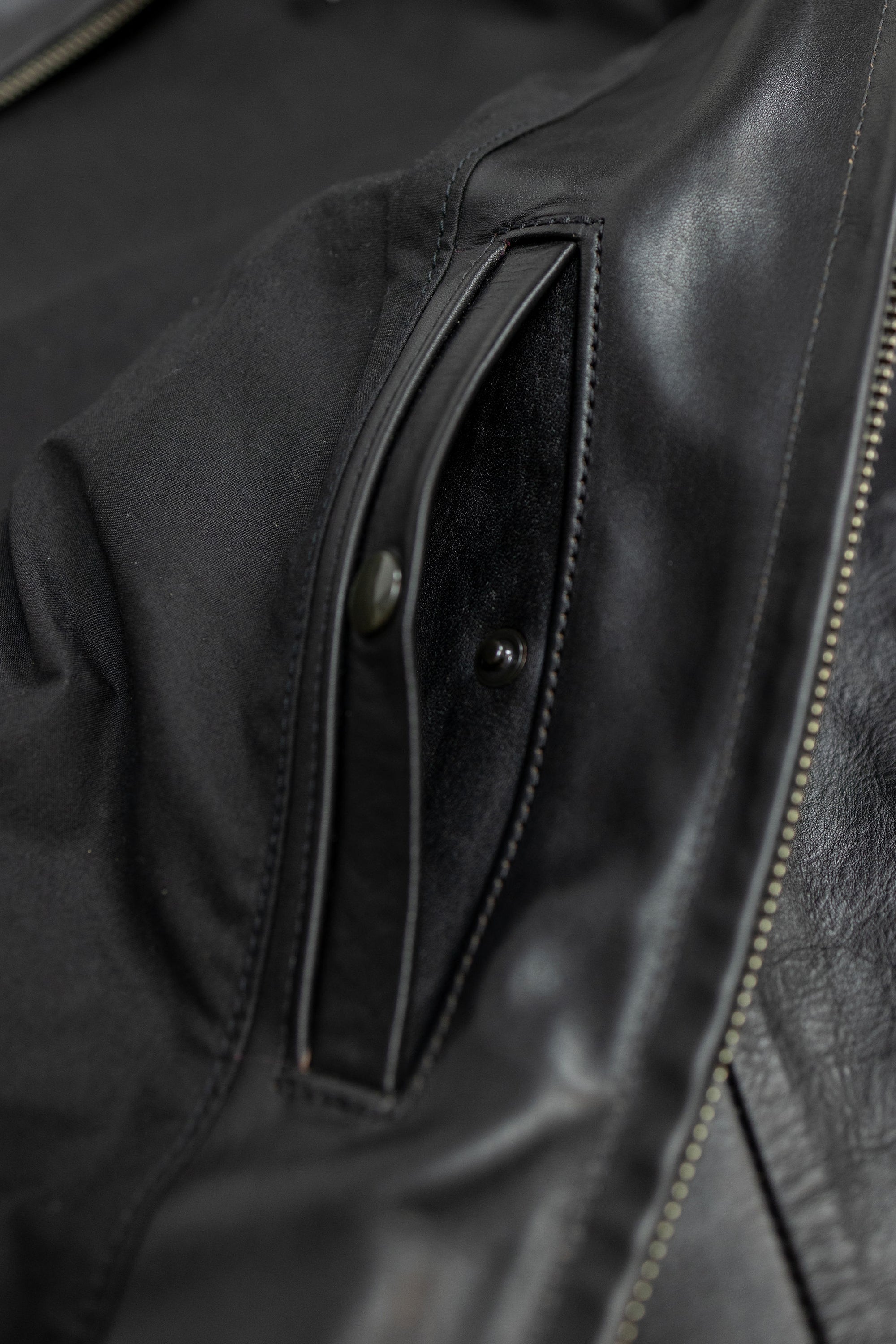 Simmons Bilt x Franklin & Poe Citywide - Japanese Black Teacore Horsehide
