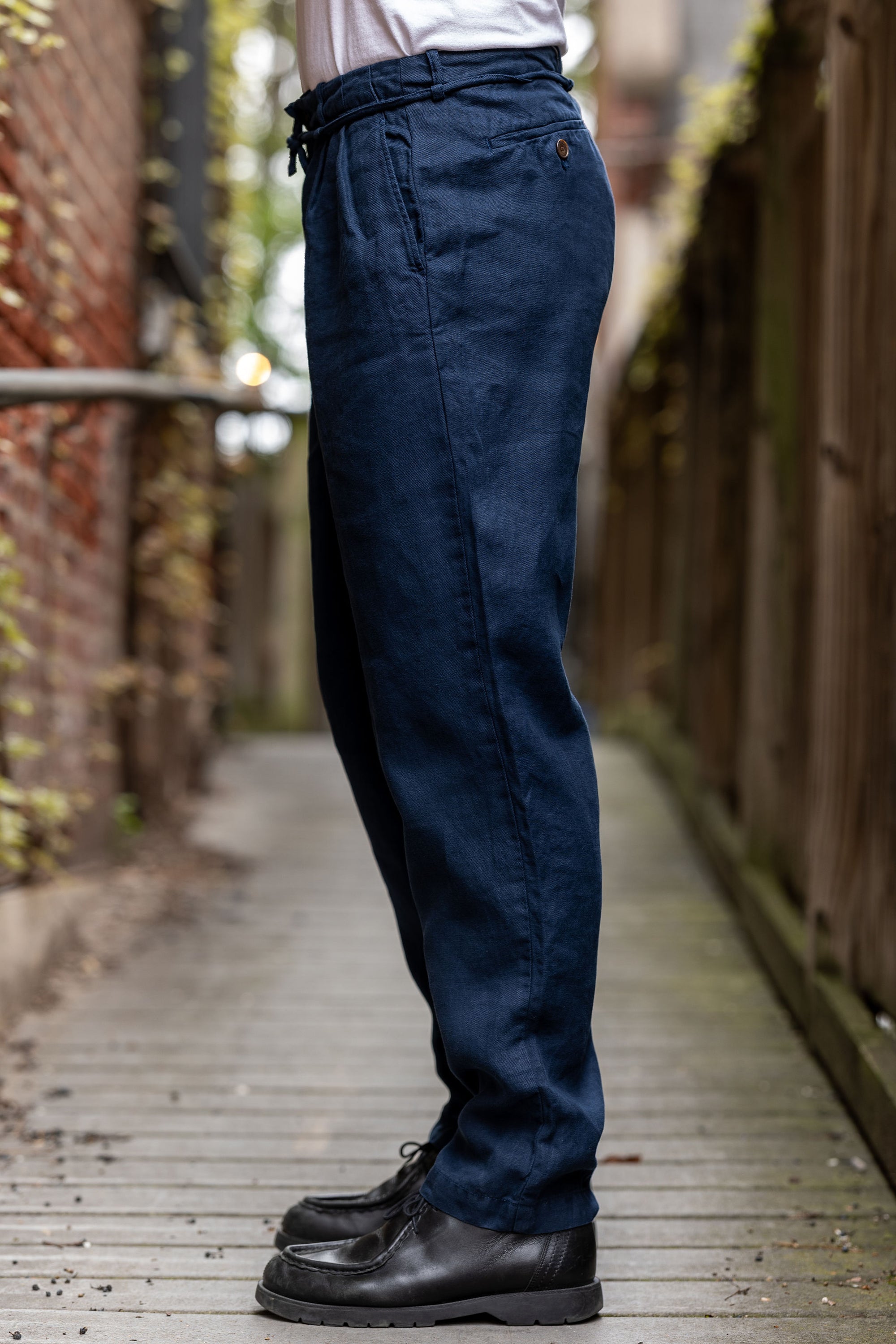 Seuvas Linen Tapered 2-Tuck Pants - Navy