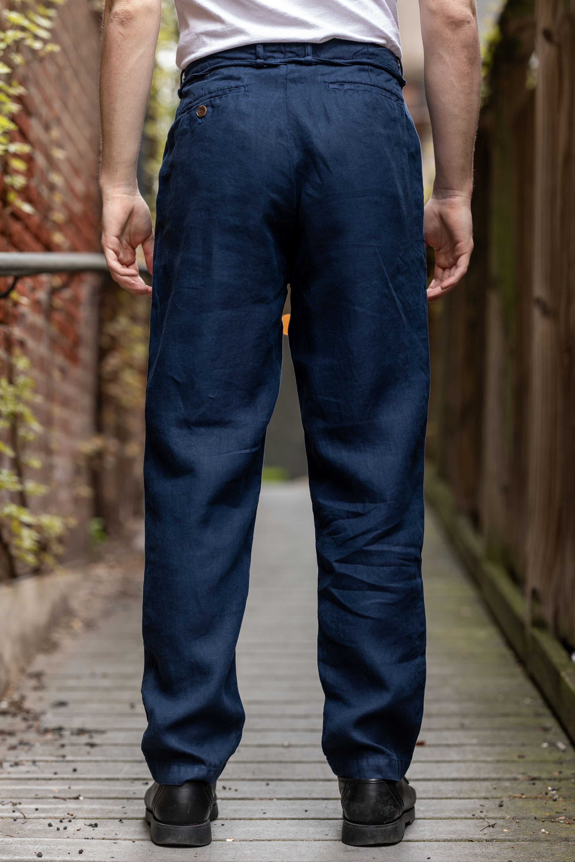 Seuvas Linen Tapered 2-Tuck Pants - Navy