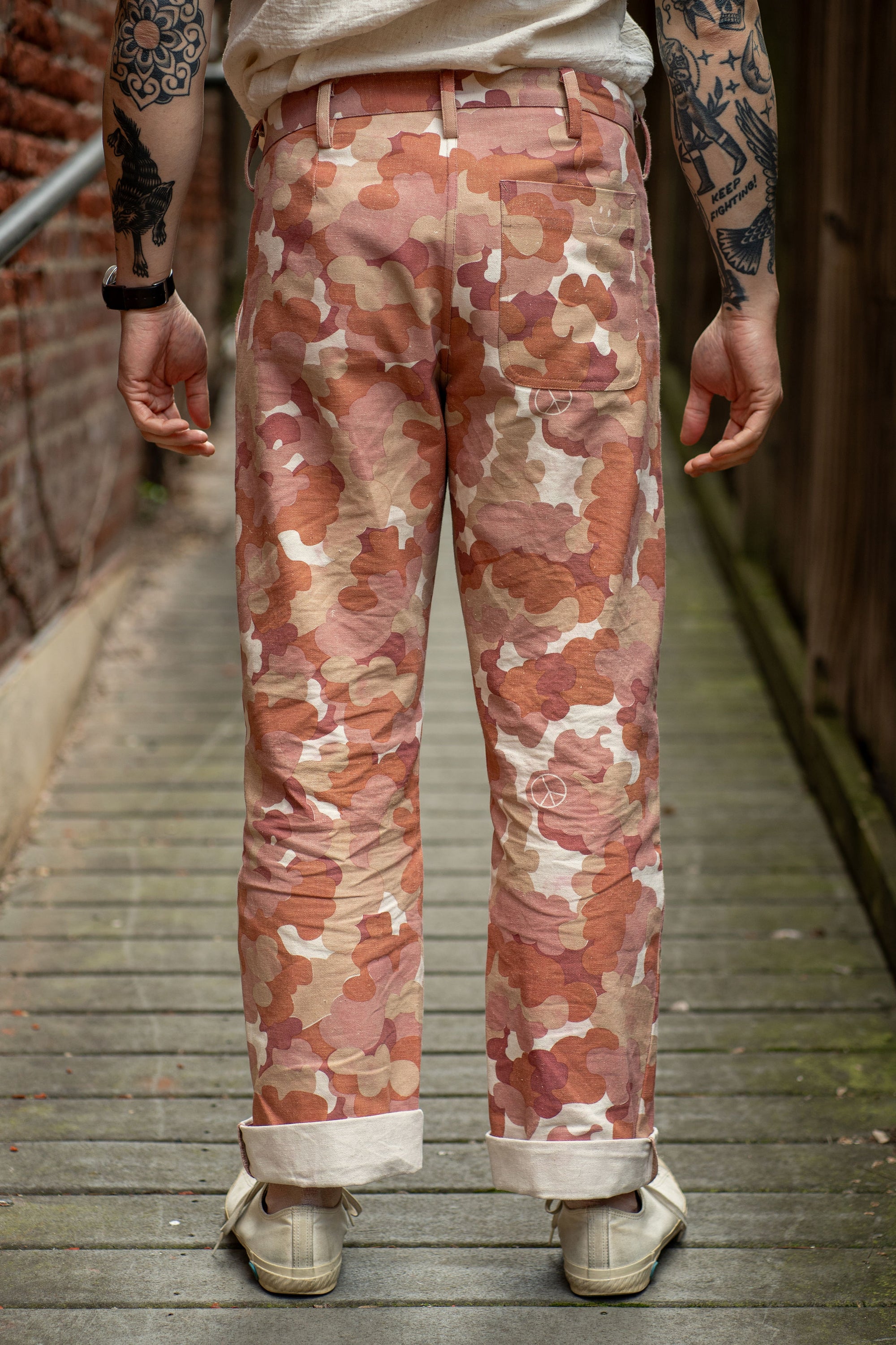 Indi + Ash Isaac Pant - Organic Cotton Canvas Desert Cloud Camo Mango Husk