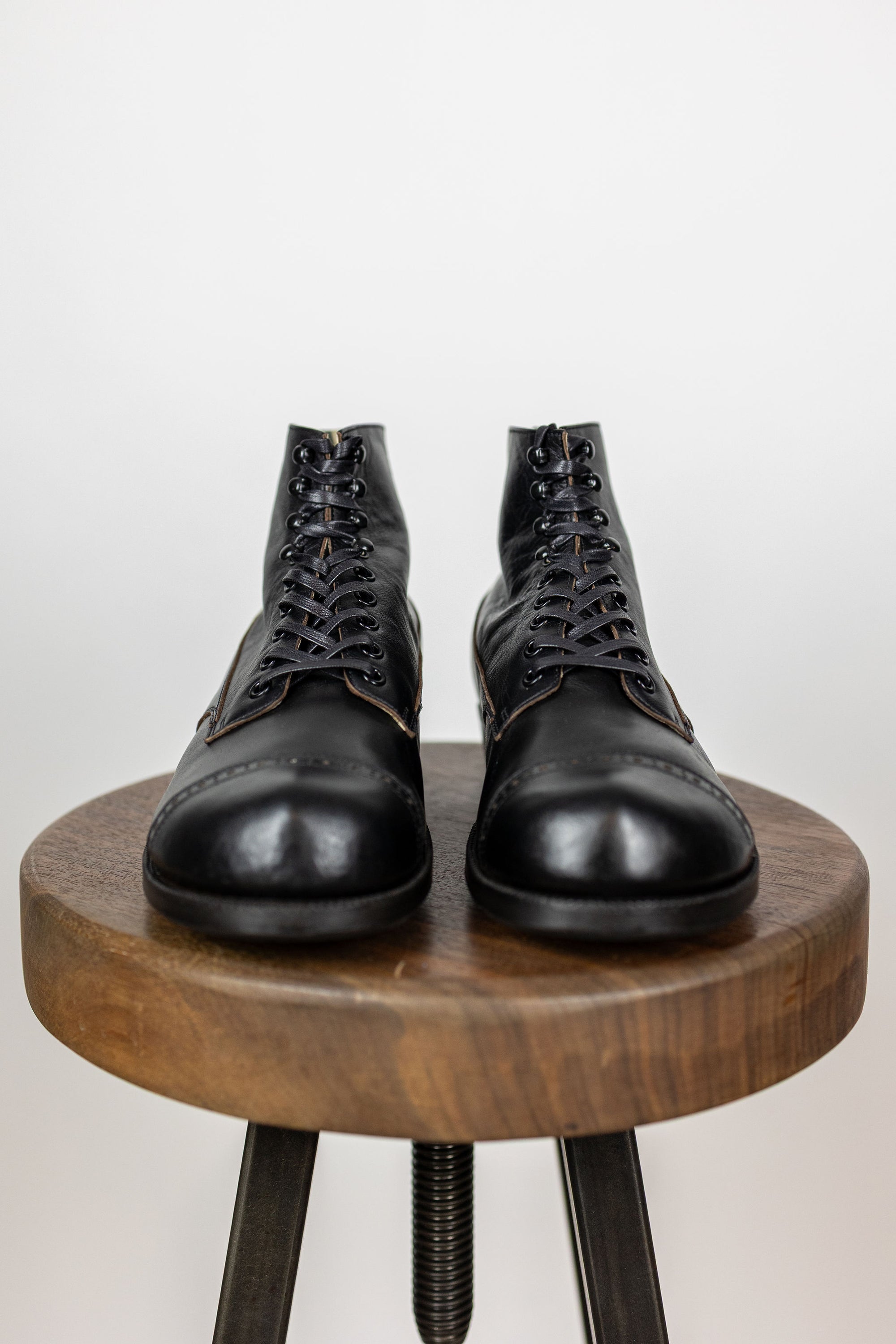 The 2 Monkeys Vaudeville - Black Horsehide