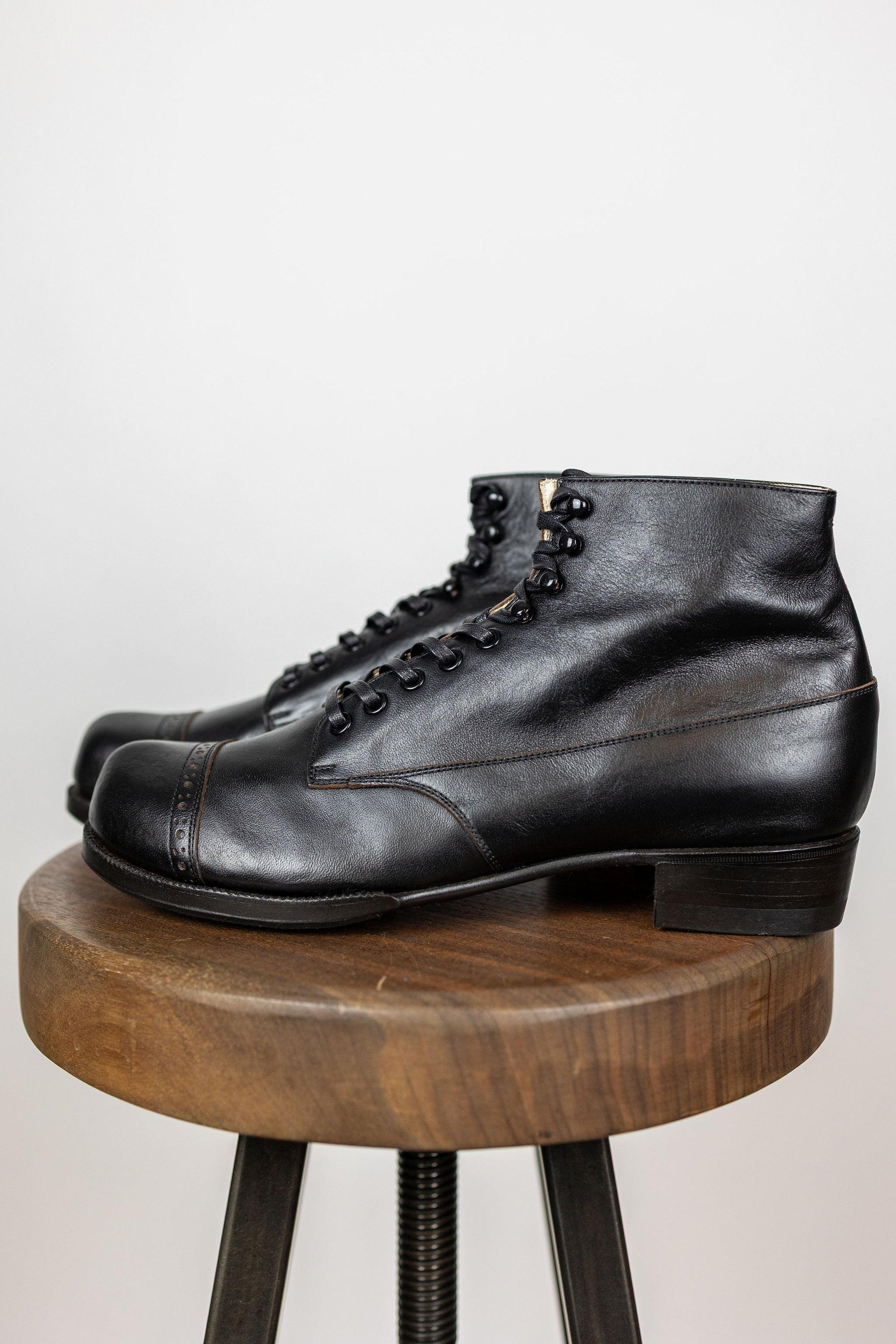 The 2 Monkeys Vaudeville - Black Horsehide