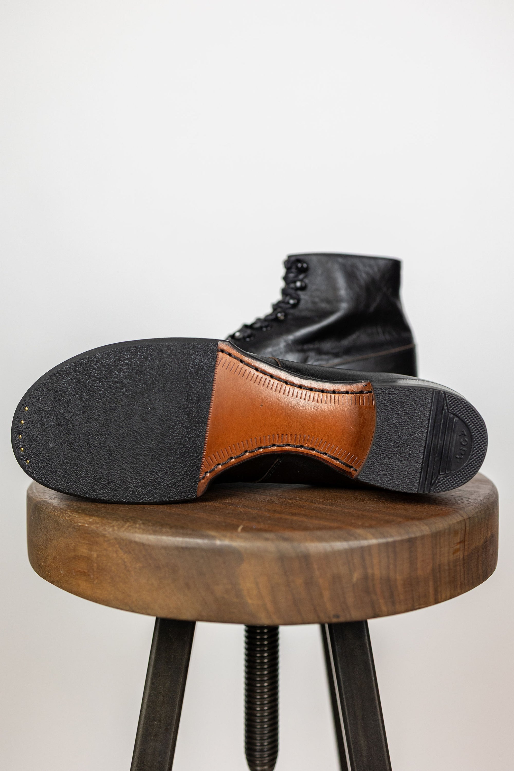 The 2 Monkeys Vaudeville - Black Horsehide