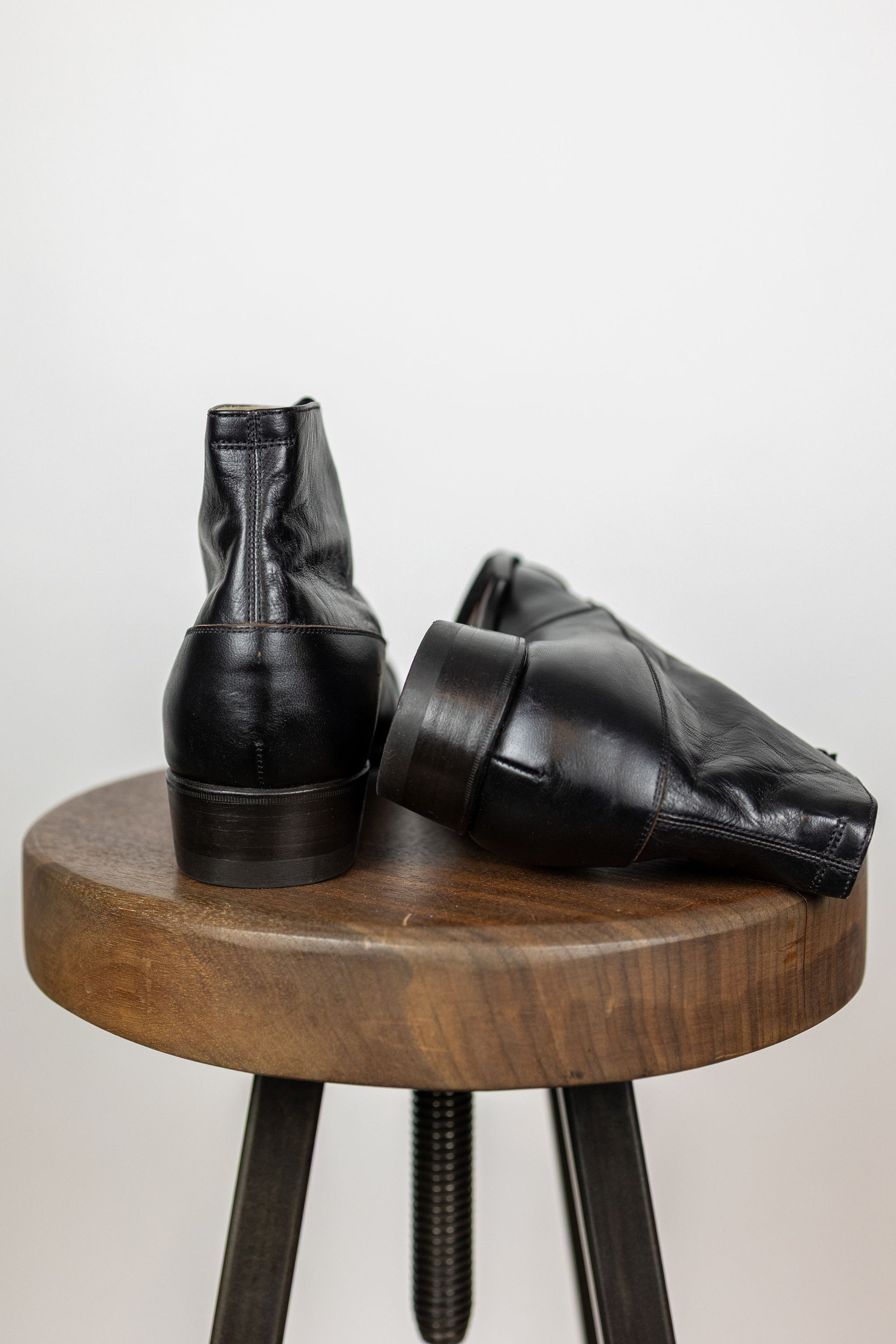 The 2 Monkeys Vaudeville - Black Horsehide