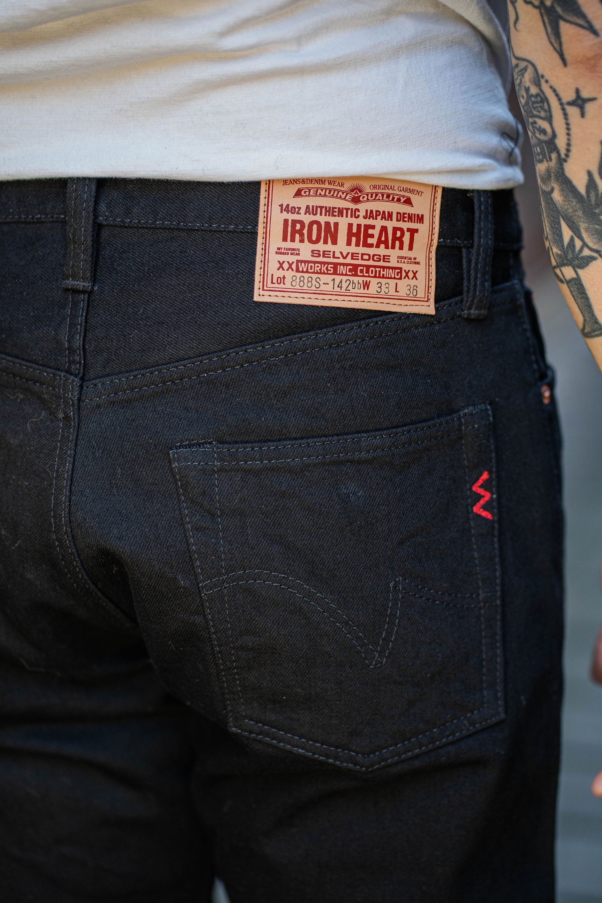 Iron Heart IH-888S-142bb 14oz Selvedge Denim Mid/High Rise Tapered Cut Jeans - Black/Black