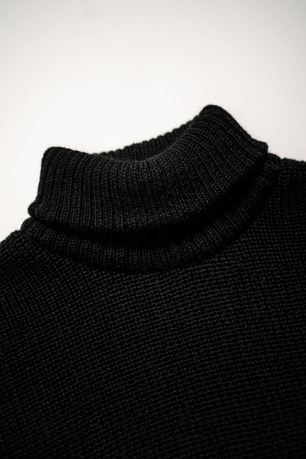 Heimat Textil Boat Roll Neck -Black