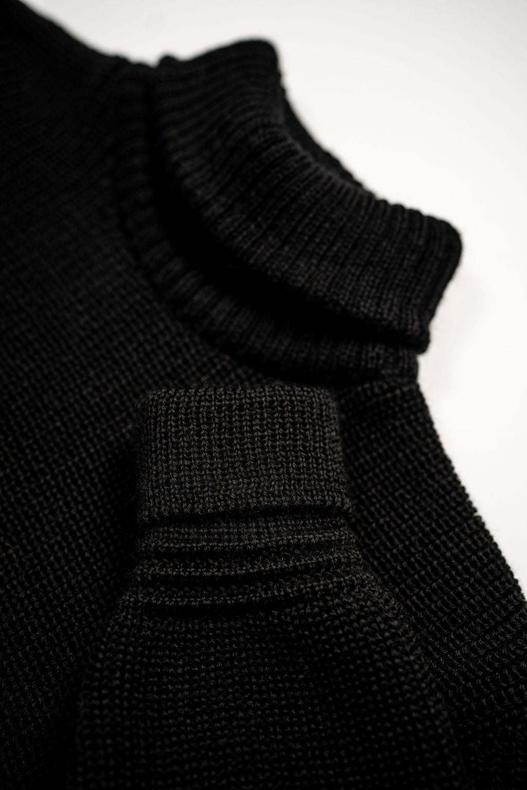 Heimat Textil Boat Roll Neck -Black