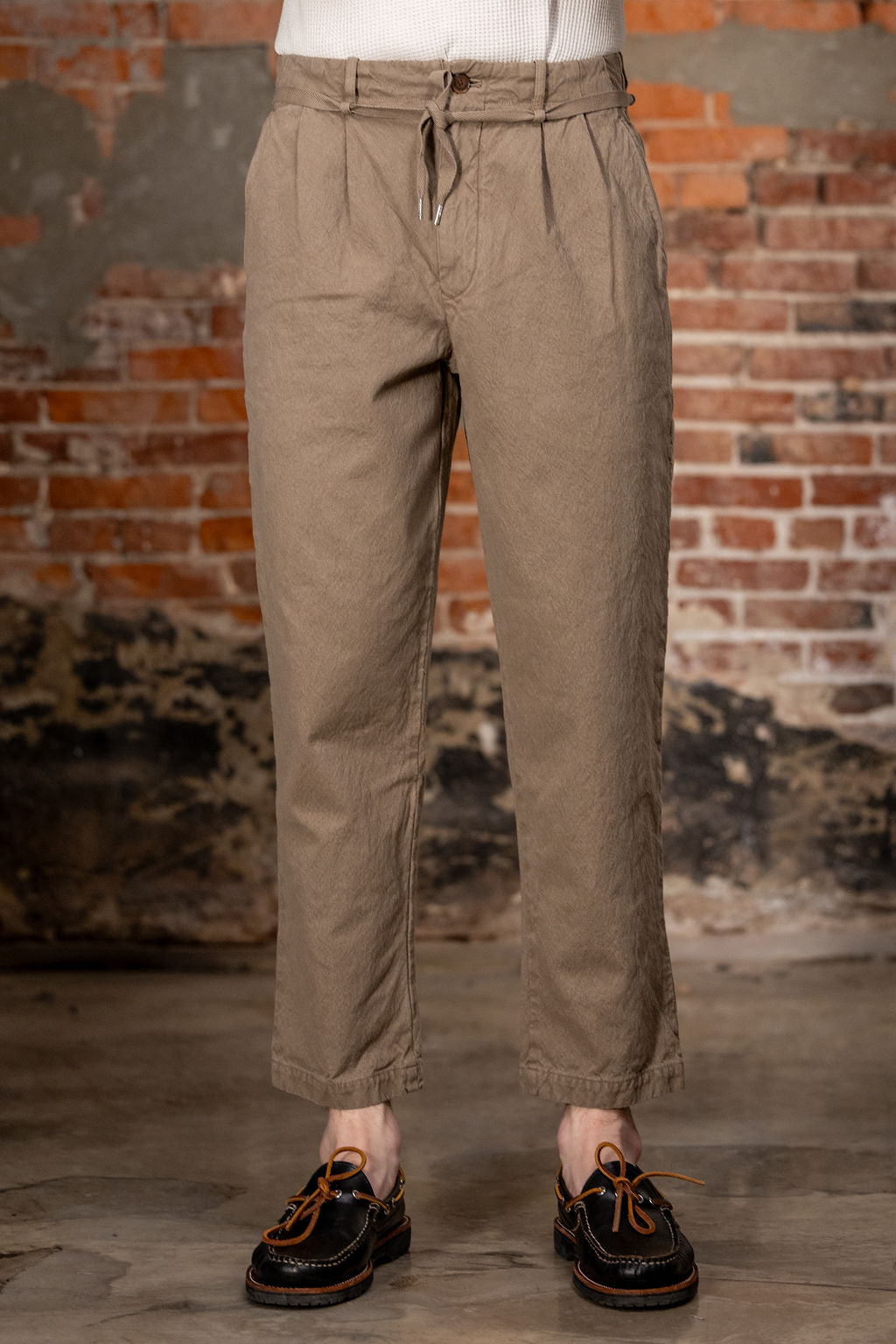 Seuvas Canvas Tapered 2-Tuck Pants (Regular) - Coffee