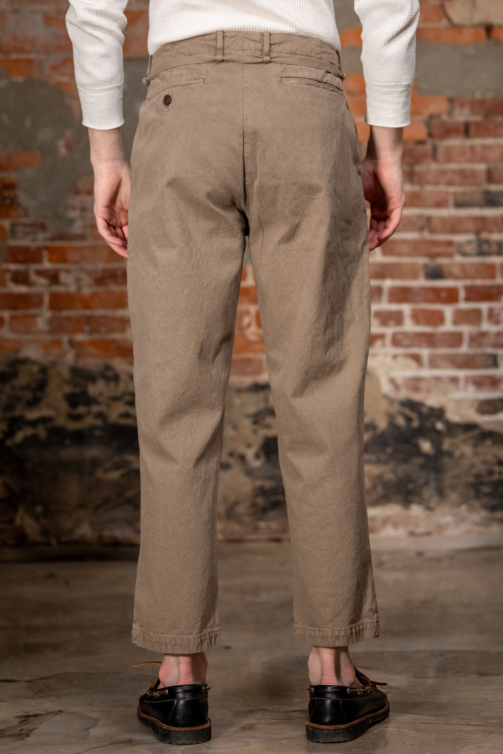 Seuvas Canvas Tapered 2-Tuck Pants (Regular) - Coffee