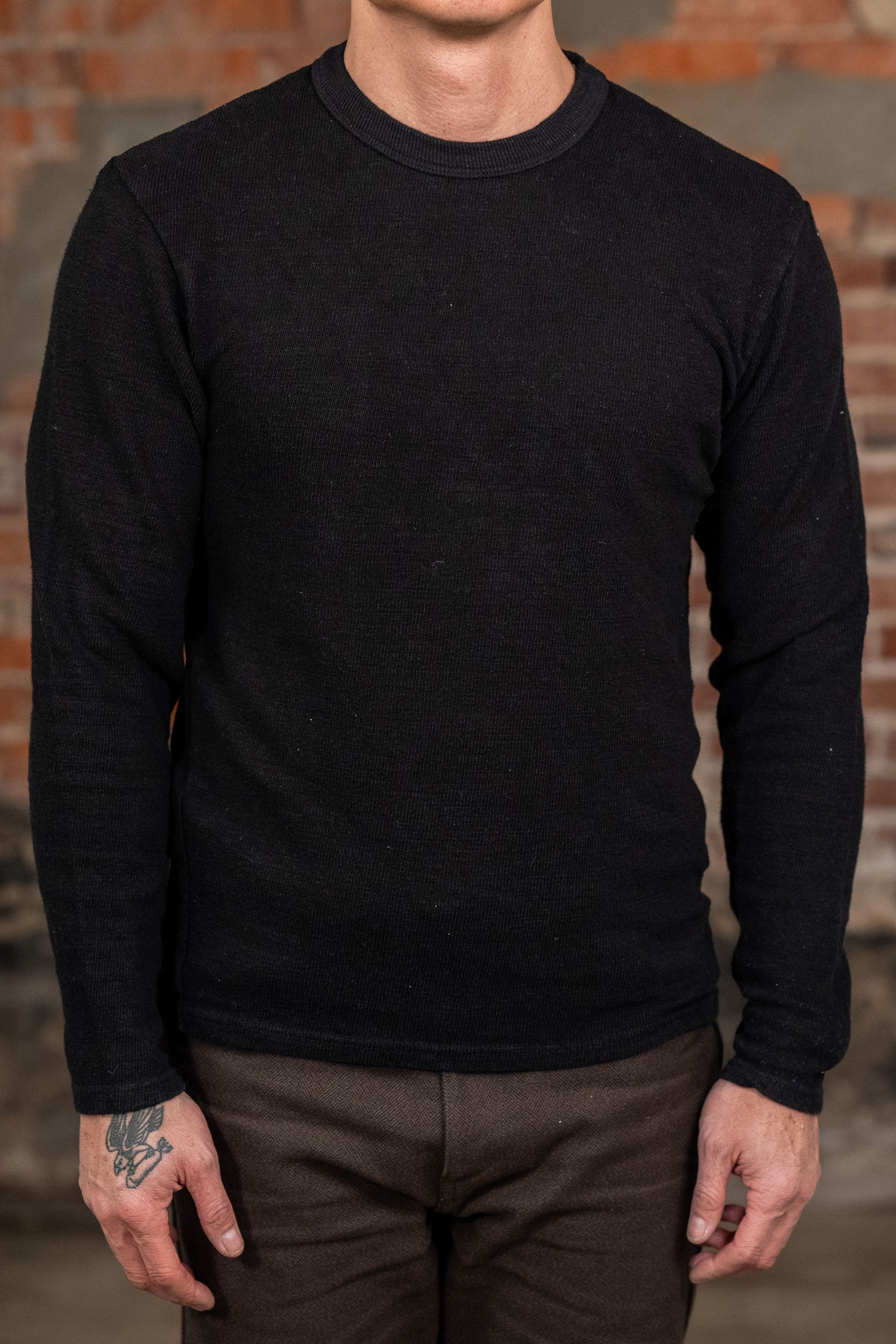 UES Linen Long Sleeve Tee - Black