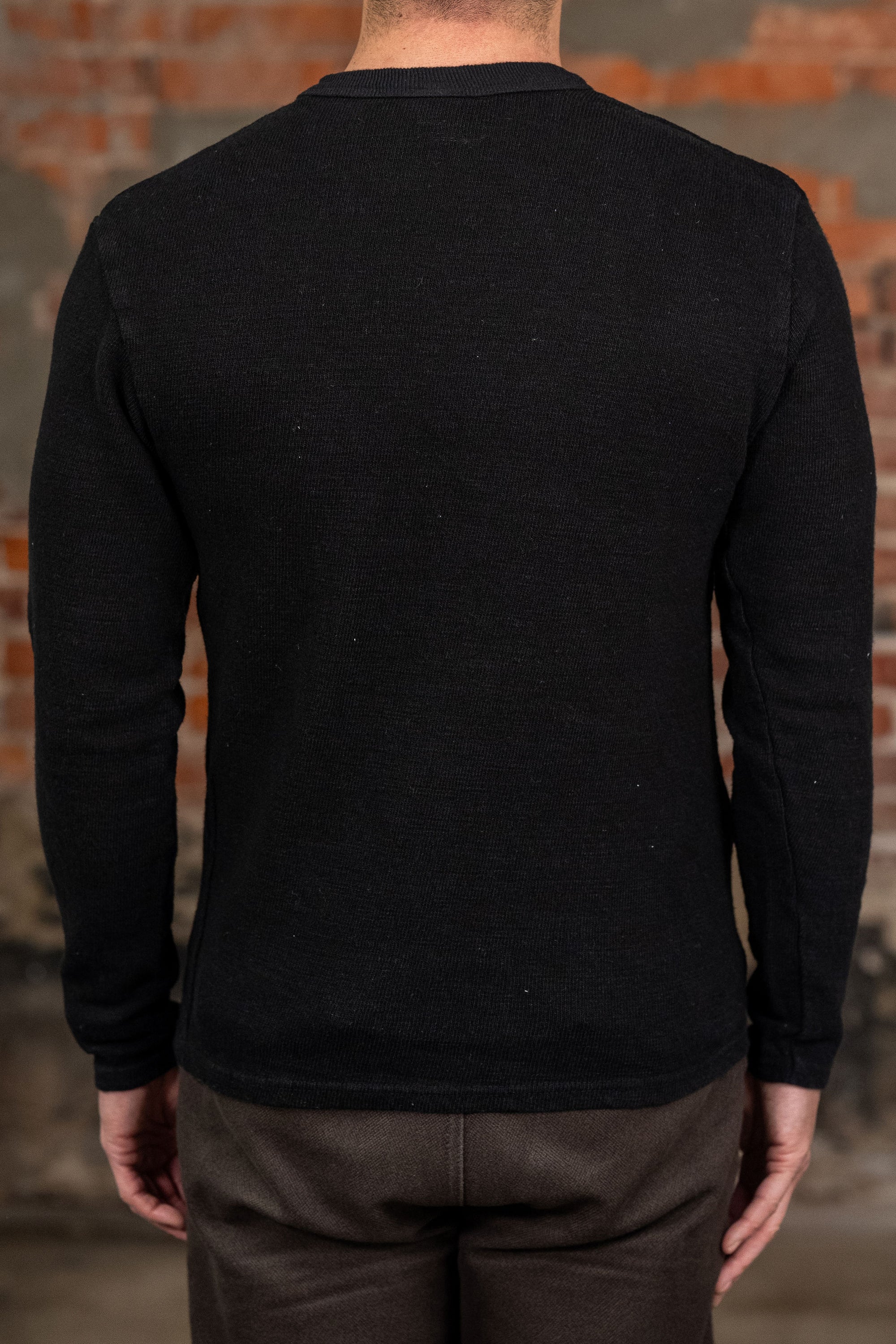 UES Linen Long Sleeve Tee - Black