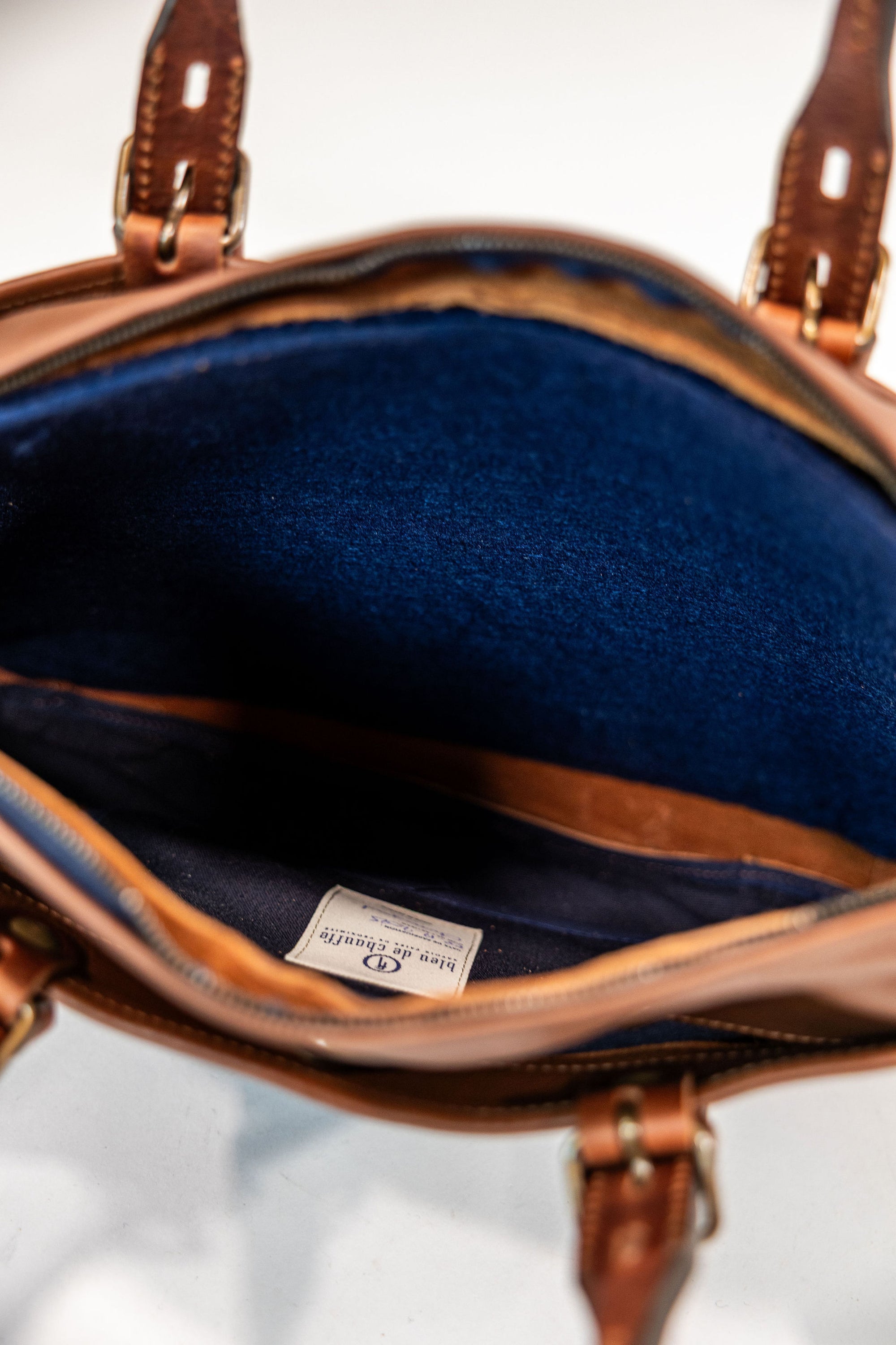 Bleu de Chauffe Folder Business Bag - Amber Brown. detail shot of bag lining 