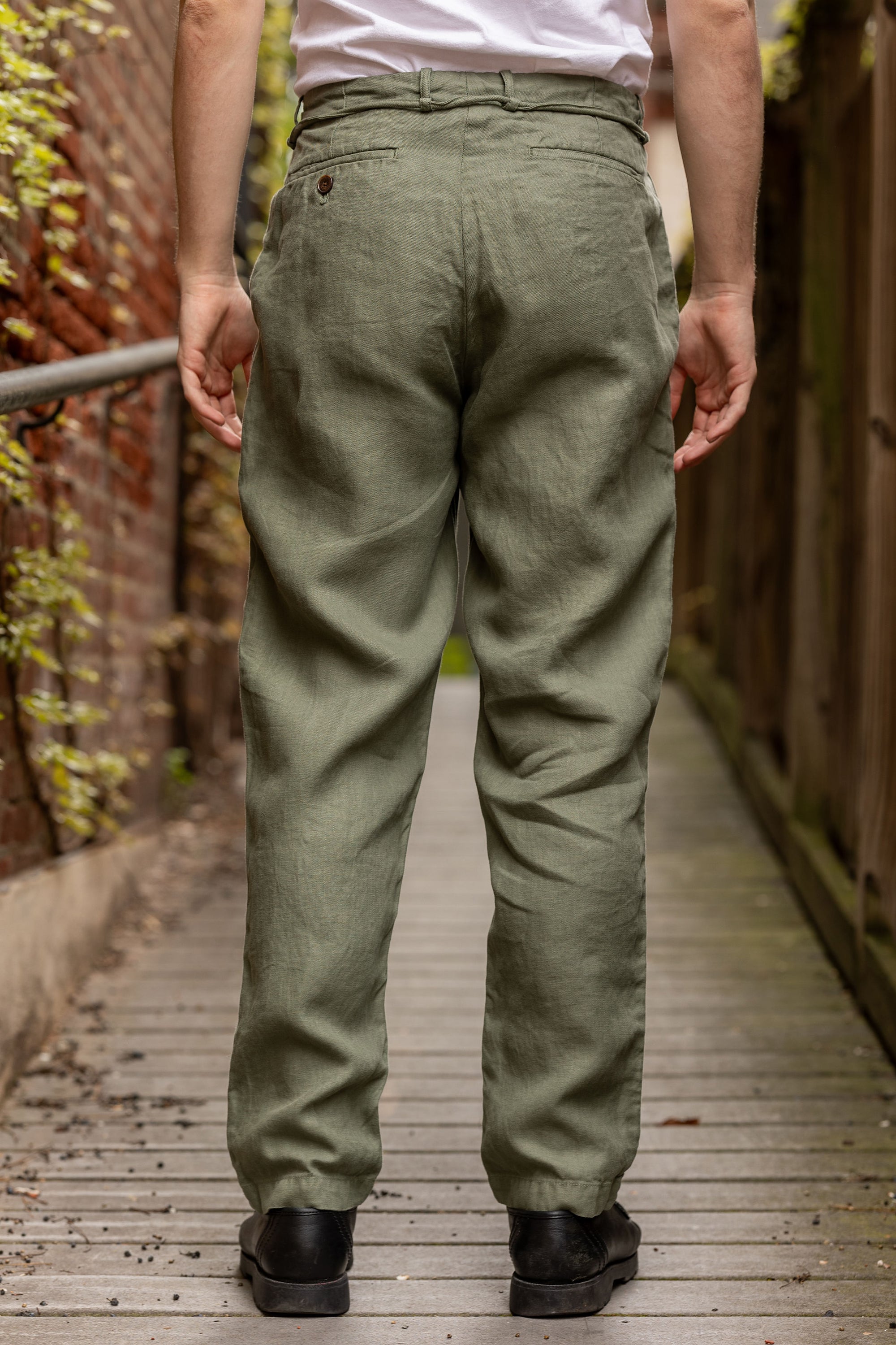 Seuvas Linen Tapered 2-Tuck Pants - Olive