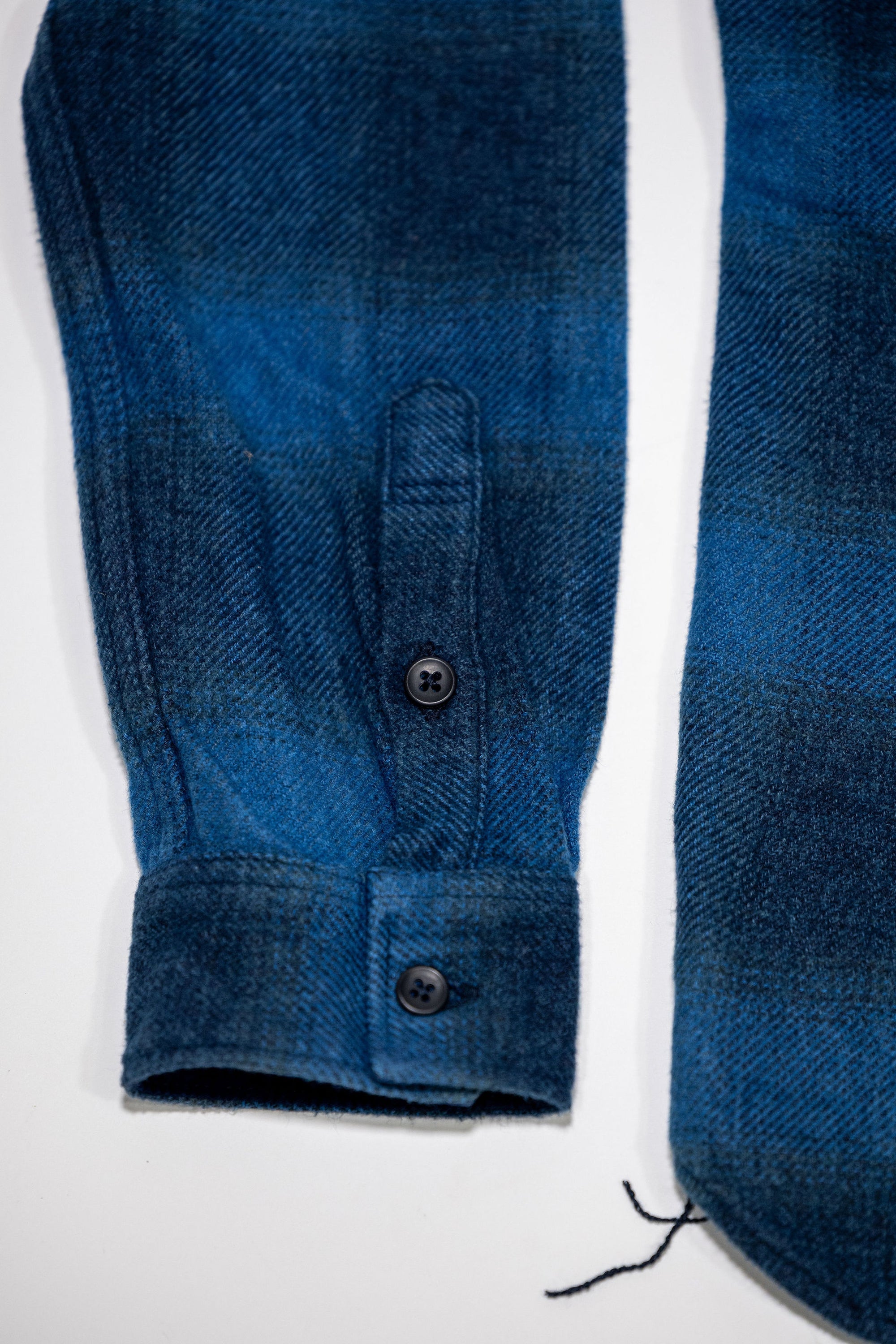 Pure Blue Japan 2235-BE Tweed Check  Shirt - Beige Indigo Overdye. close up of sleeve detail