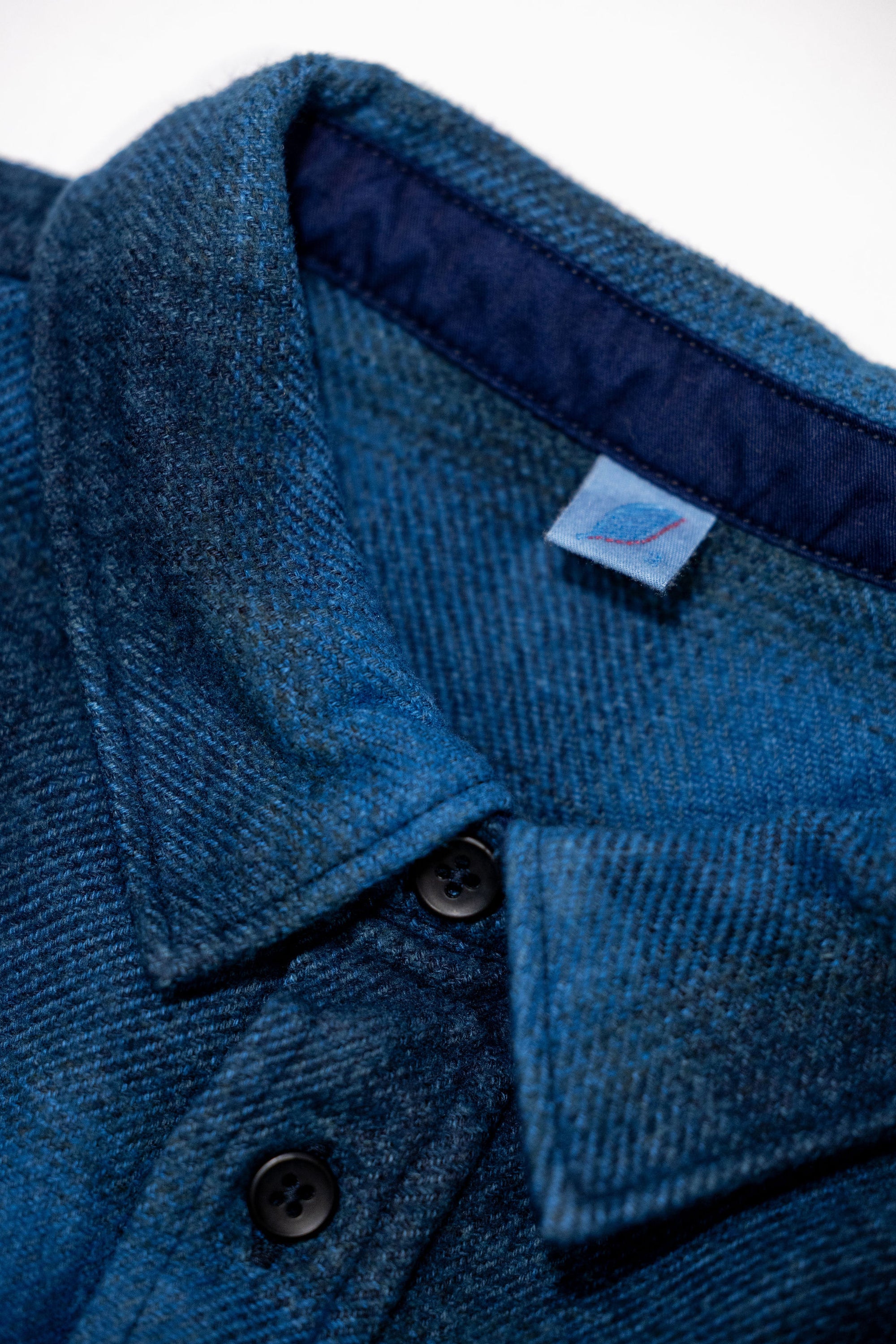 Pure Blue Japan 2235-BE Tweed Check  Shirt - Beige Indigo Overdye. close up of collar detail