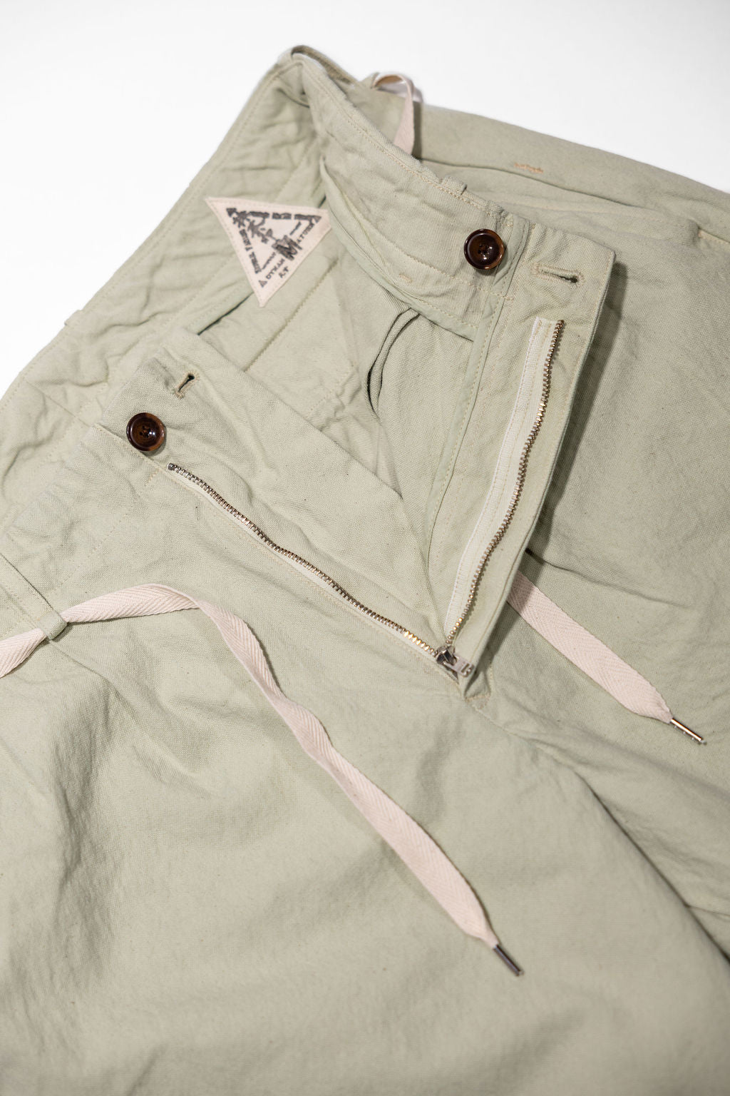 Seuvas Canvas Tapered 2-Tuck Pants (Regular) - Matcha