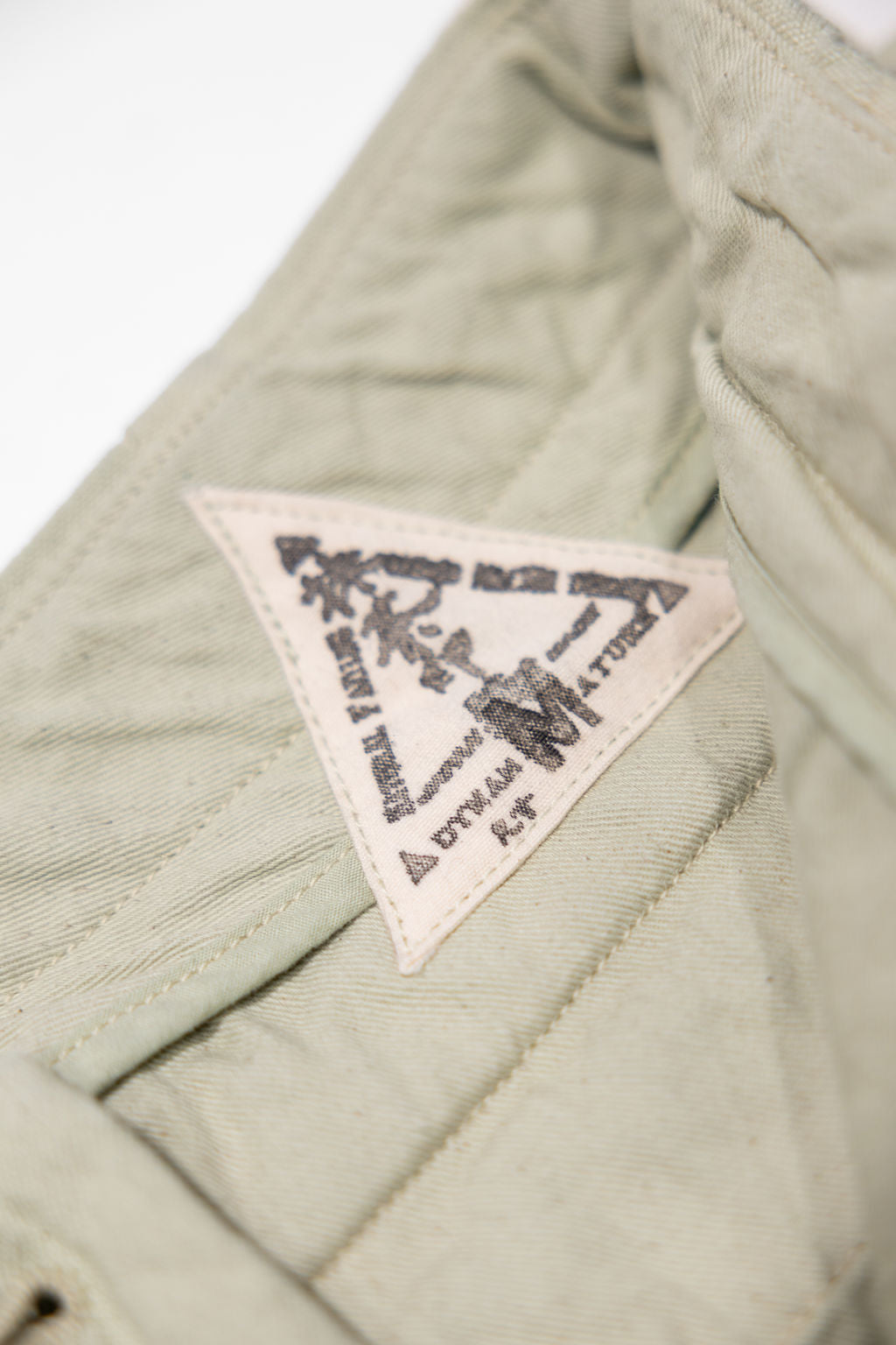 Seuvas Canvas Tapered 2-Tuck Pants (Regular) - Matcha