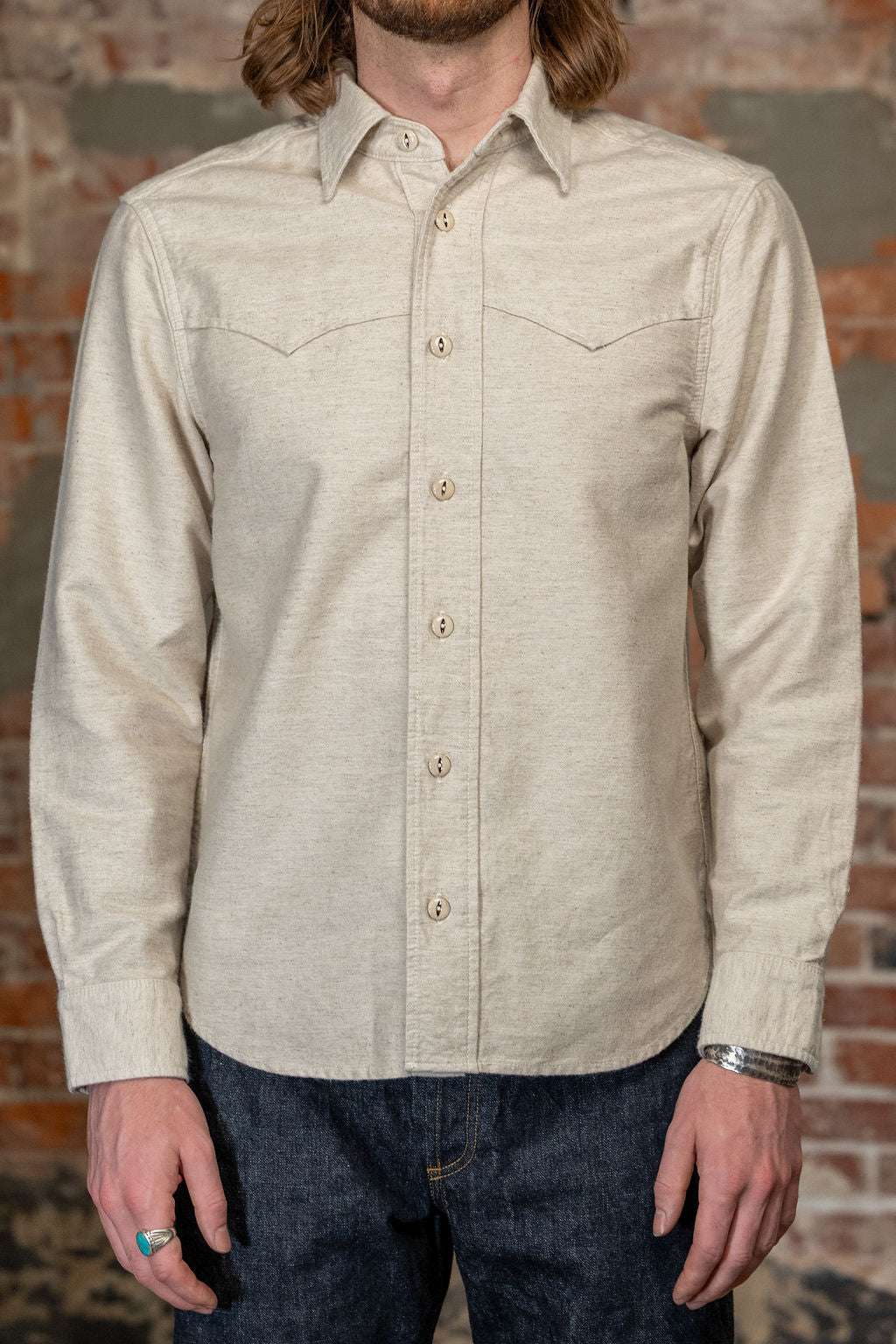 Freenote Cloth Huntsman - Natural Nep on model from the front
