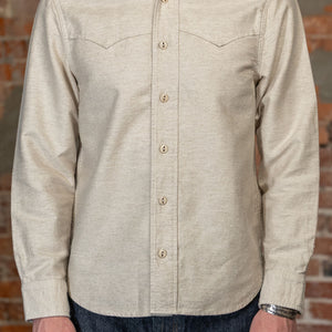 Freenote Cloth Huntsman - Natural Nep on model from the front