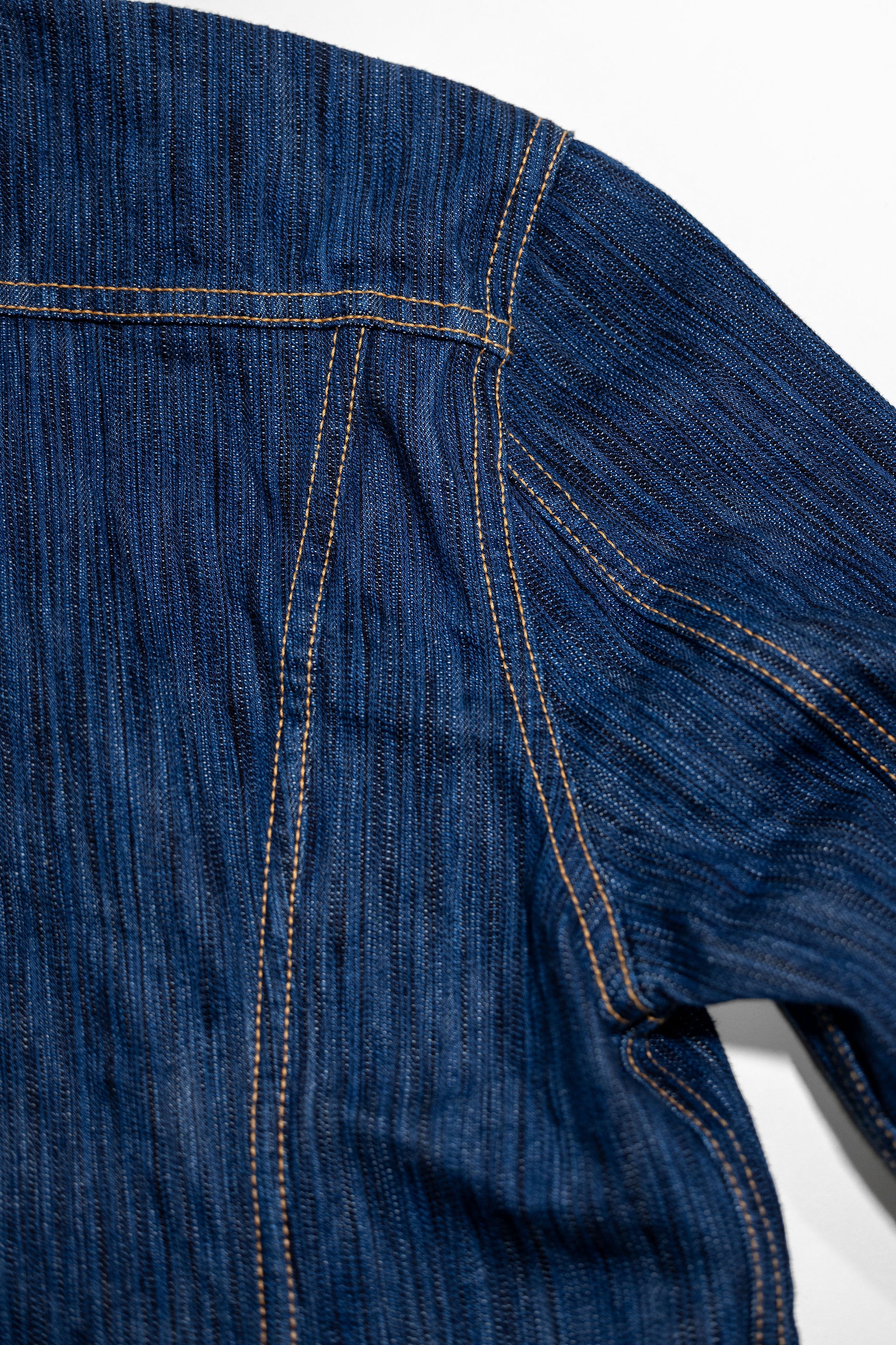 Pure Blue Japan 6225-L Waterfall Denim Type 2 Jacket - Light Indigo. close up of back detail