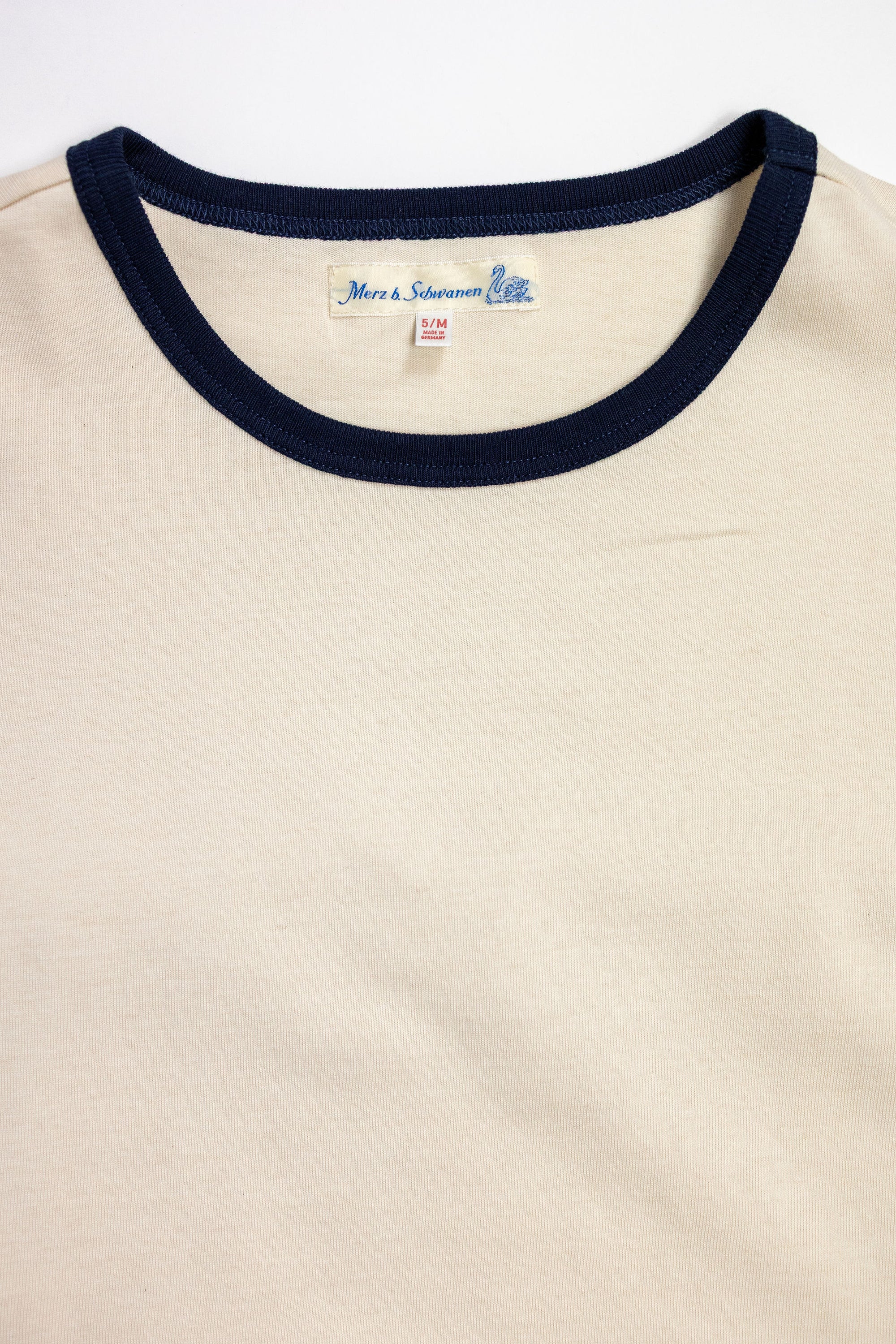 Merz b. Schwanen 2M15B Classic Crew Neck T-Shirt - Nature/Ink Blue