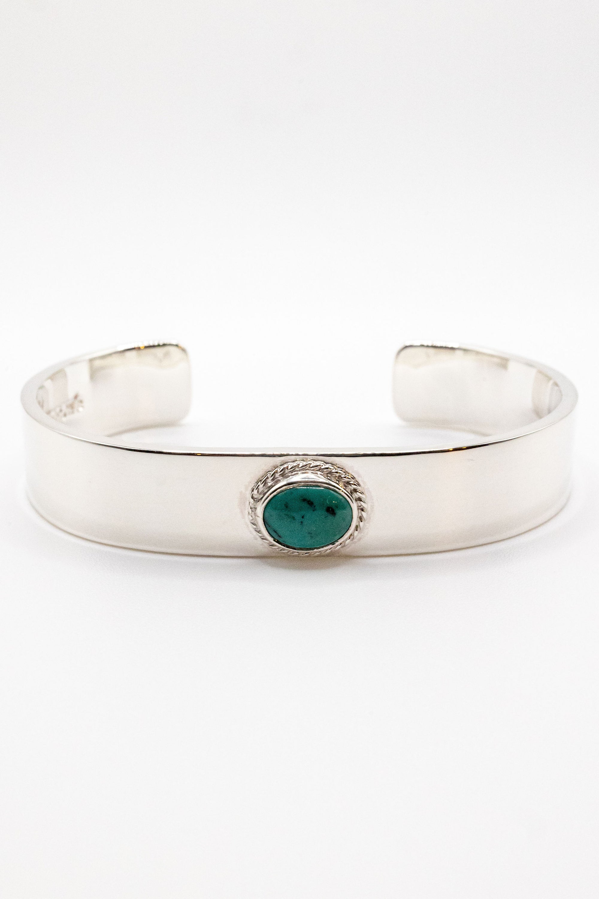 First Arrow's BR-003 Flat Hammered Bangle with Turquoise - 12mm (L)