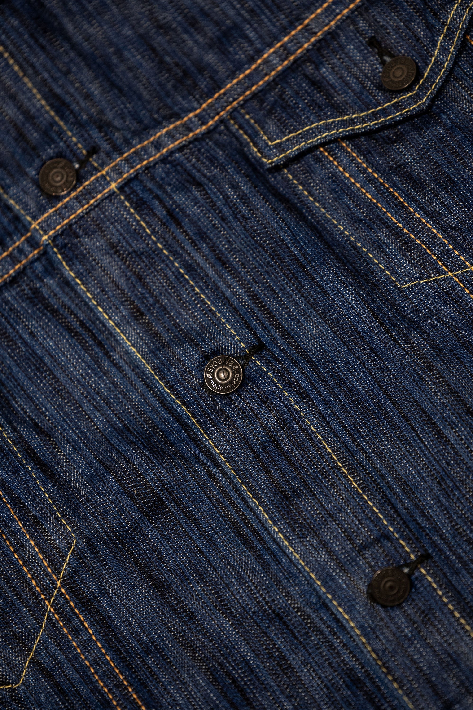 Pure Blue Japan 6226-L 14.5oz Waterfall Denim Type III Jacket - Light Indigo. close up of front button detail