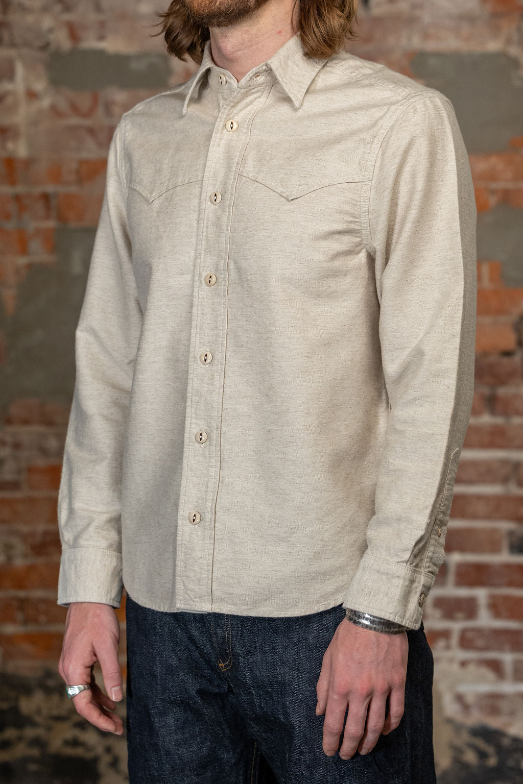 Freenote Cloth Huntsman - Natural Nep on model from the side