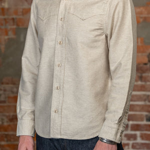 Freenote Cloth Huntsman - Natural Nep on model from the side