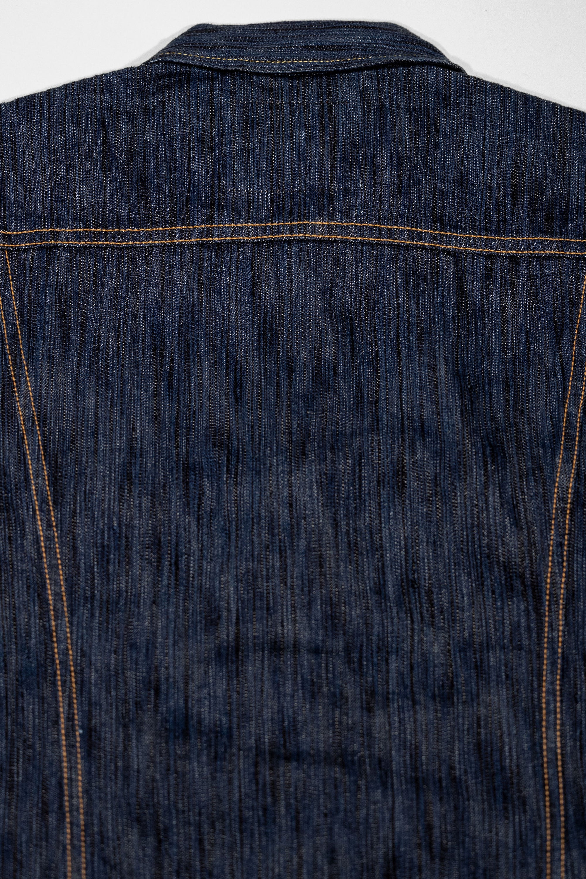 Pure Blue Japan 6226-L 14.5oz Waterfall Denim Type III Jacket - Light Indigo. close up of back detail