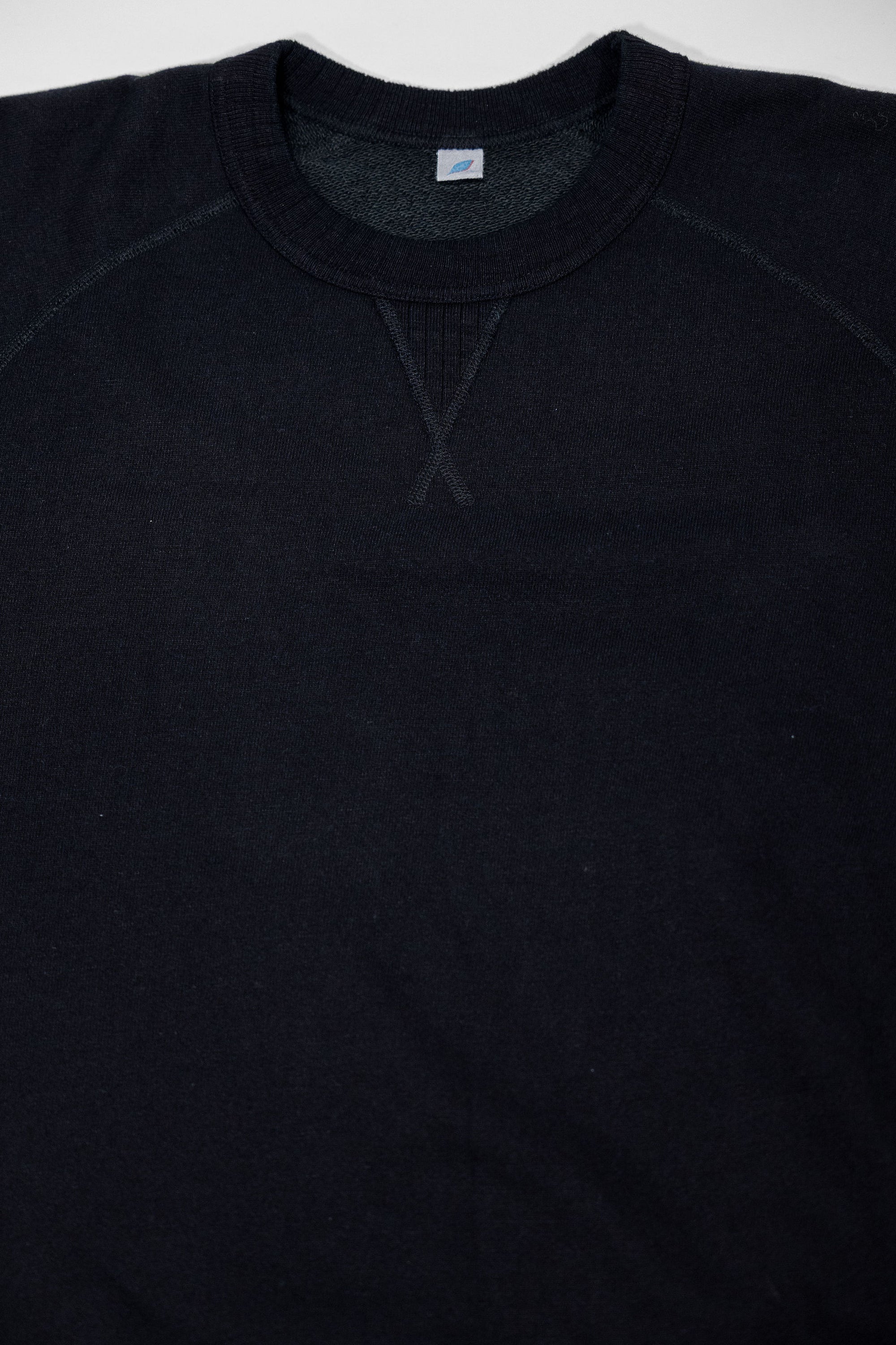 Pure Blue Japan 5409-IDBK Knitted Sweatshirt - Indigo Black. close up of top half detail