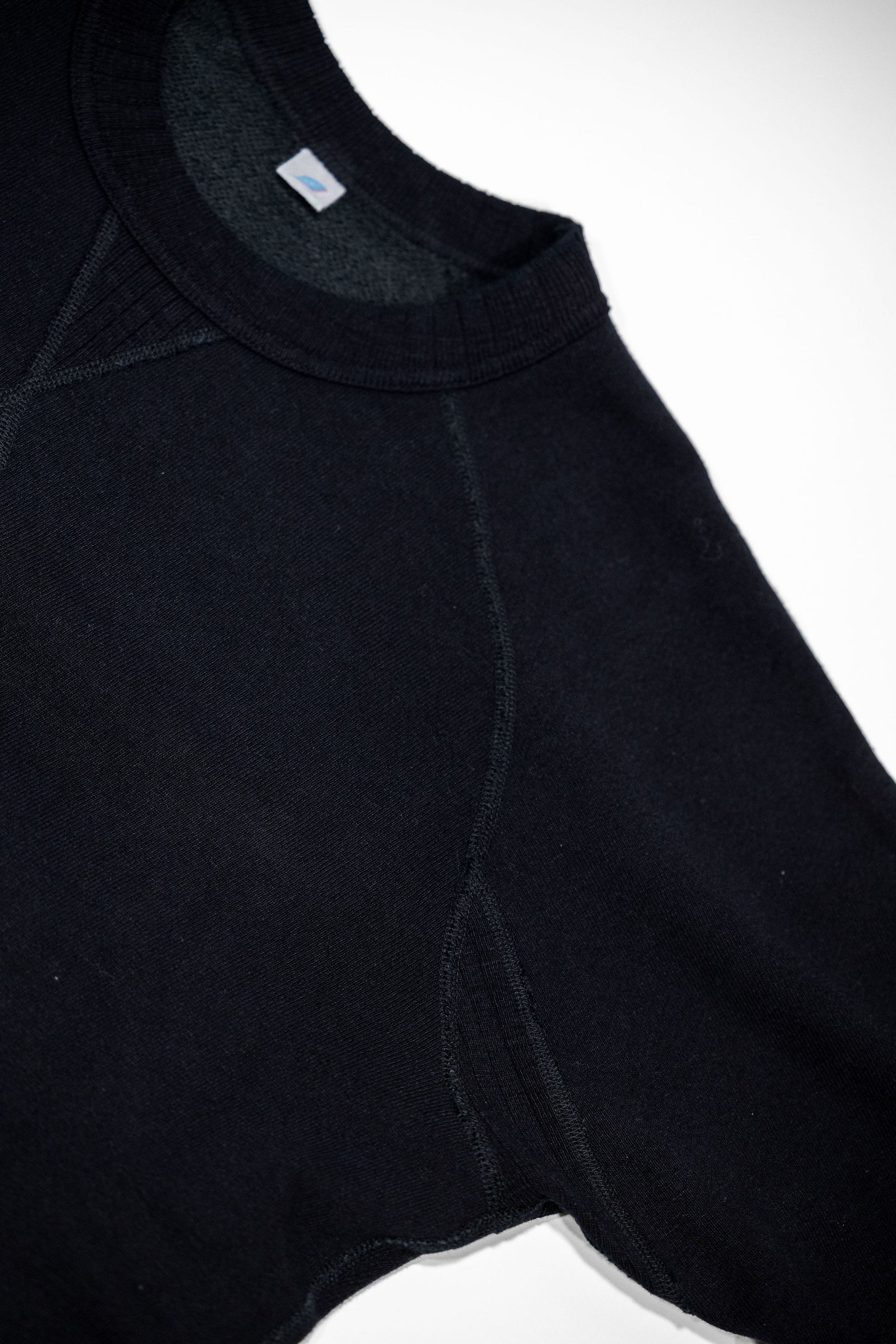 Pure Blue Japan 5409-IDBK Knitted Sweatshirt - Indigo Black. close up of armpit detail