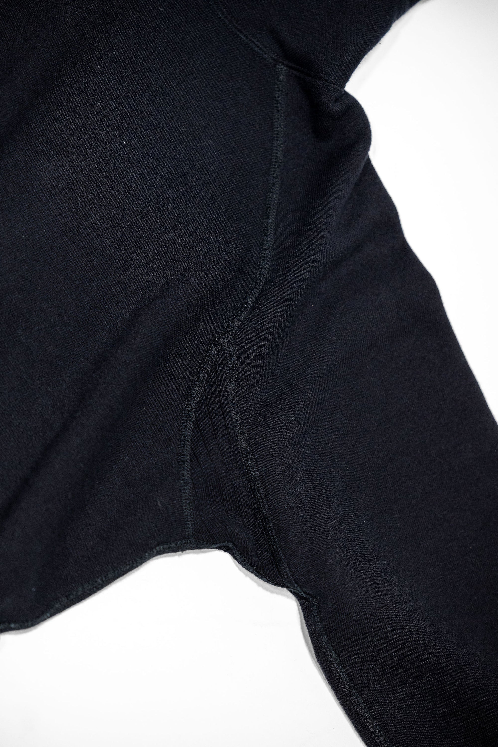 Pure Blue Japan 5410-IDBK Knitted Hoodie - Indigo Black. close up of armpit detail