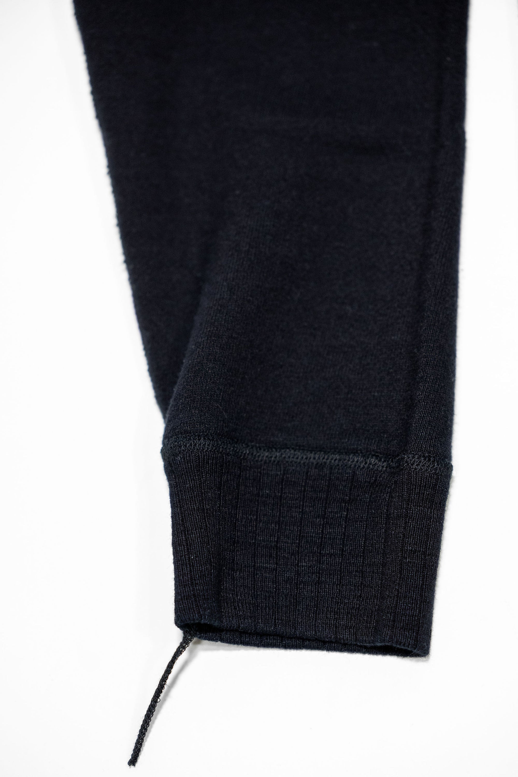 Pure Blue Japan 5410-IDBK Knitted Hoodie - Indigo Black. close up of sleeve hem detail