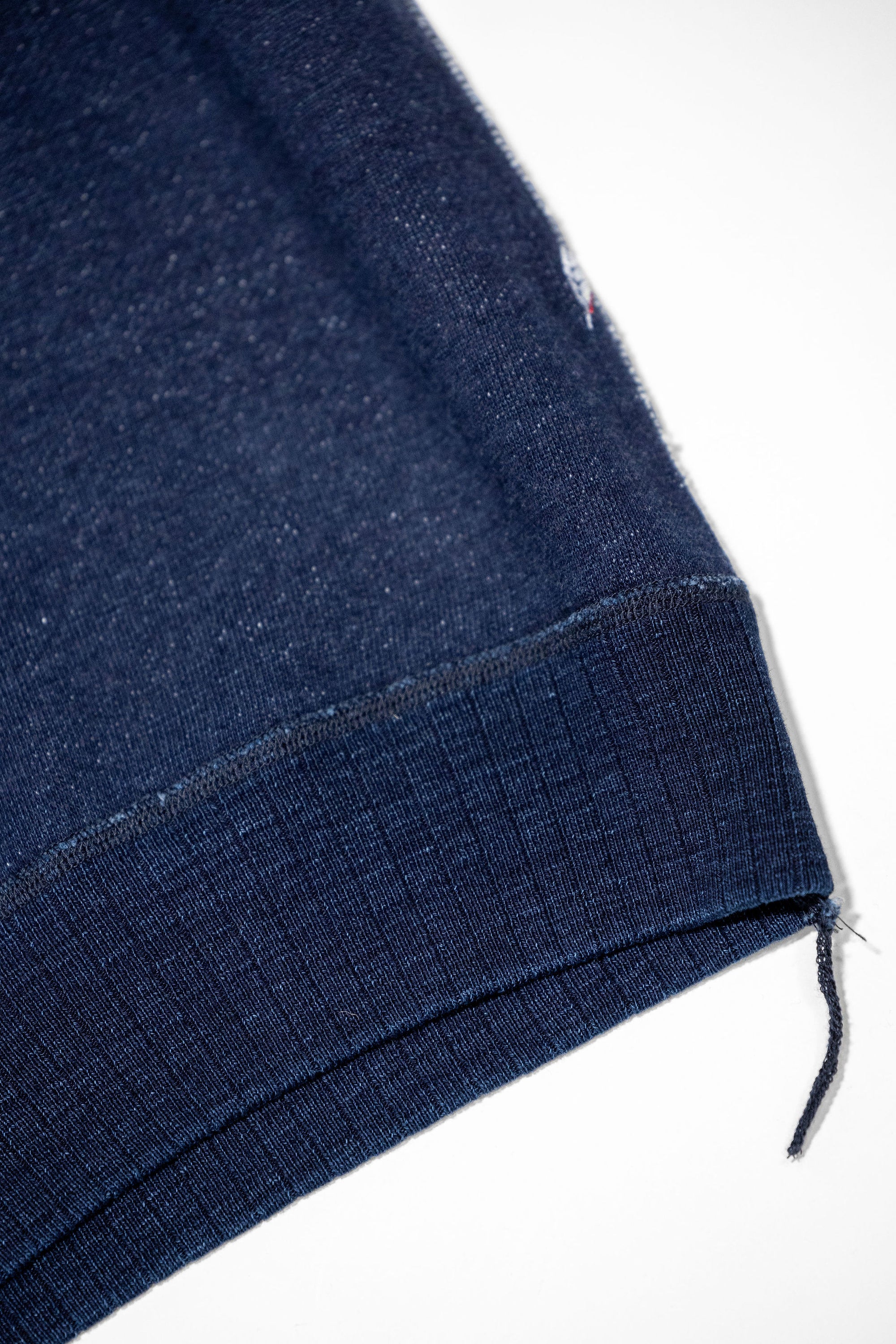 Pure Blue Japan 5410-ID Knitted Hoodie - Indigo. close up of bottom hem detail