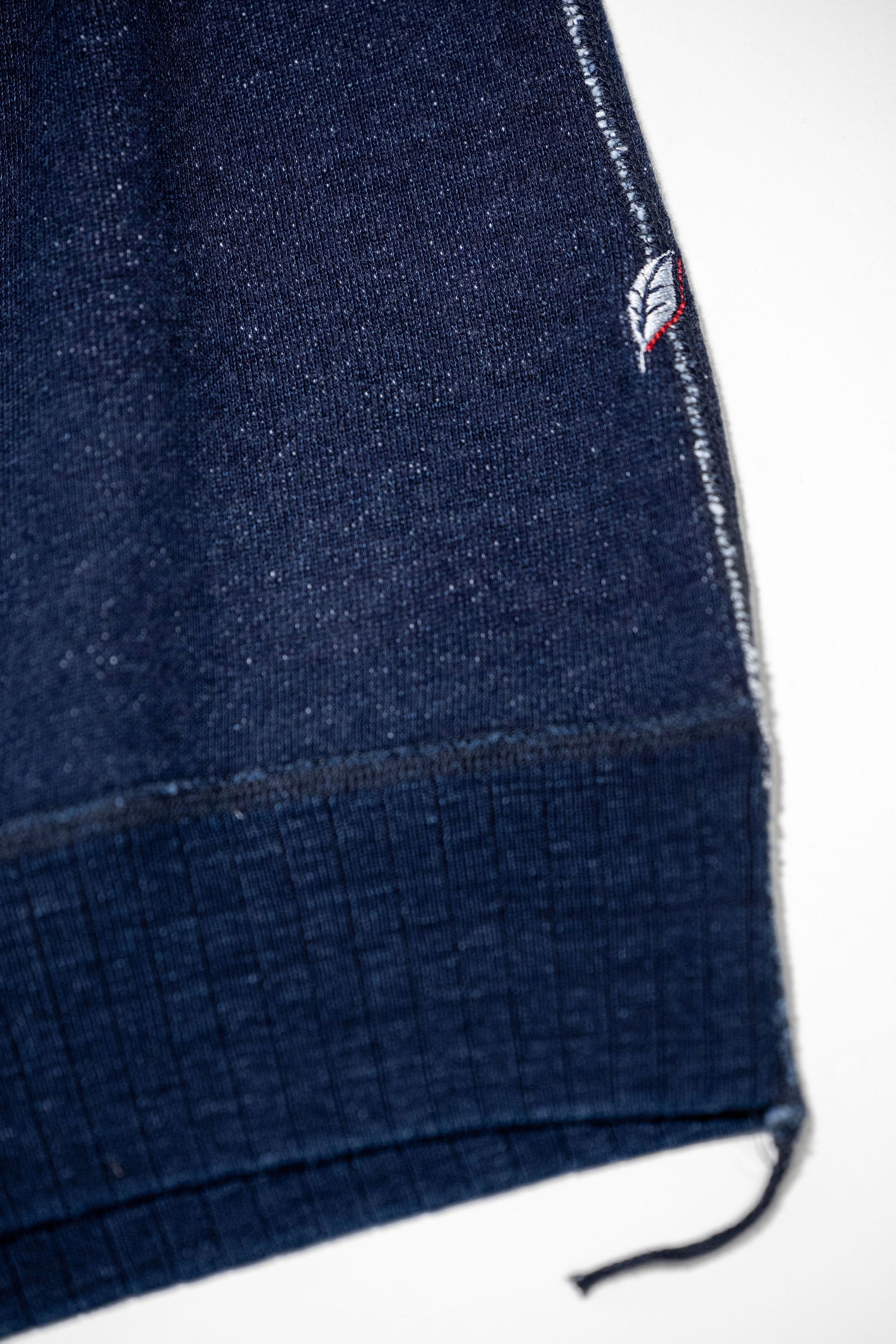 Pure Blue Japan 5410-ID Knitted Hoodie - Indigo. close up of bottom hem and logo detail