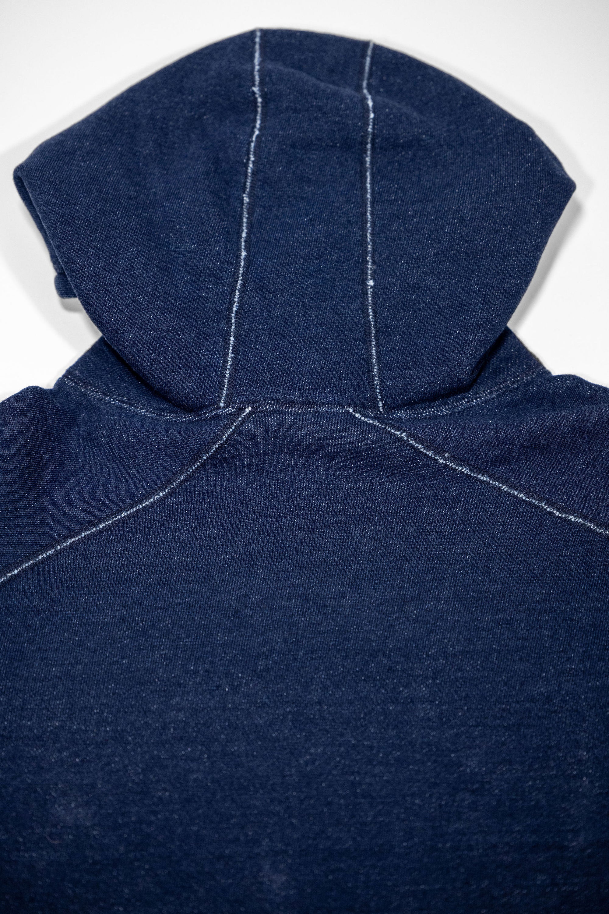 Pure Blue Japan 5410-ID Knitted Hoodie - Indigo. close up of back of hood detail