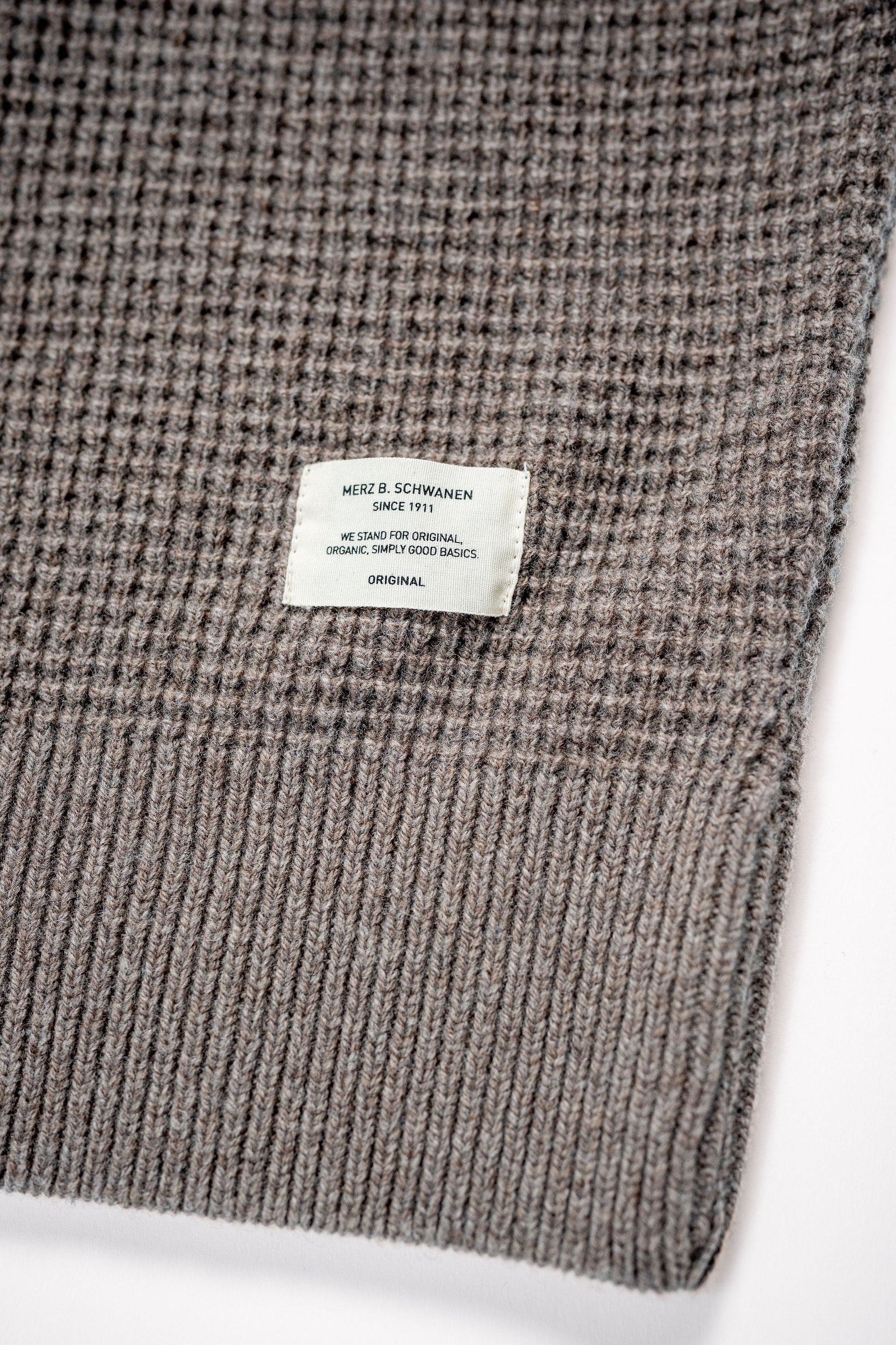 Merz b. Schwanen BLADE02 Merino Wool-Cashmere Waffle Structured Pullover - Grain