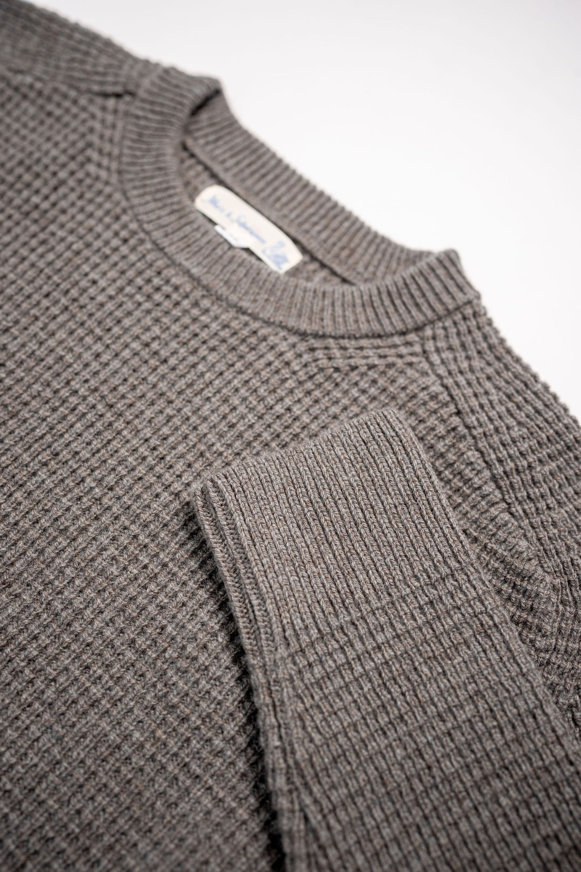 Merz b. Schwanen BLADE02 Merino Wool-Cashmere Waffle Structured Pullover - Grain