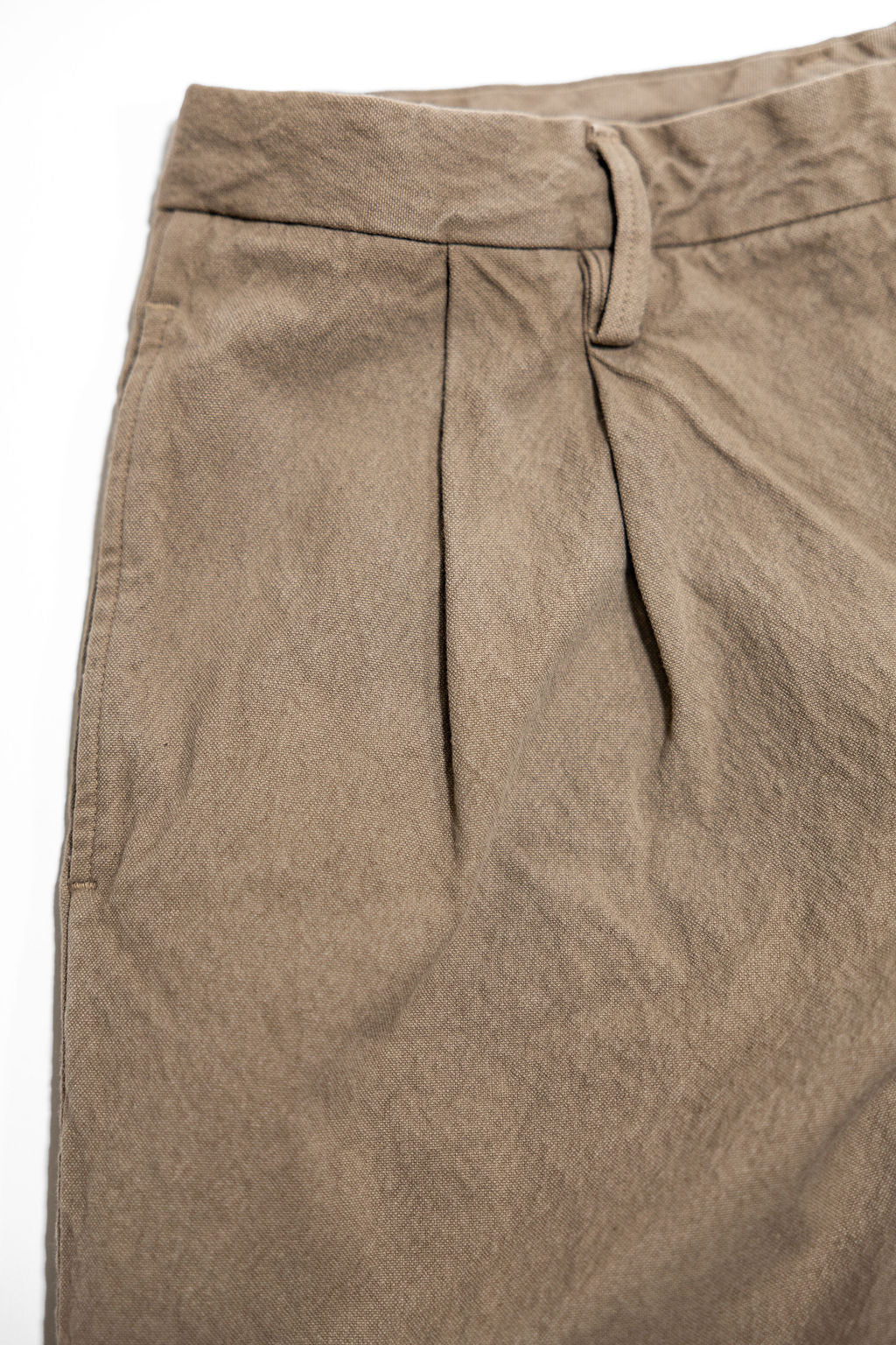 Seuvas Canvas 2-Tuck Shorts - Coffee