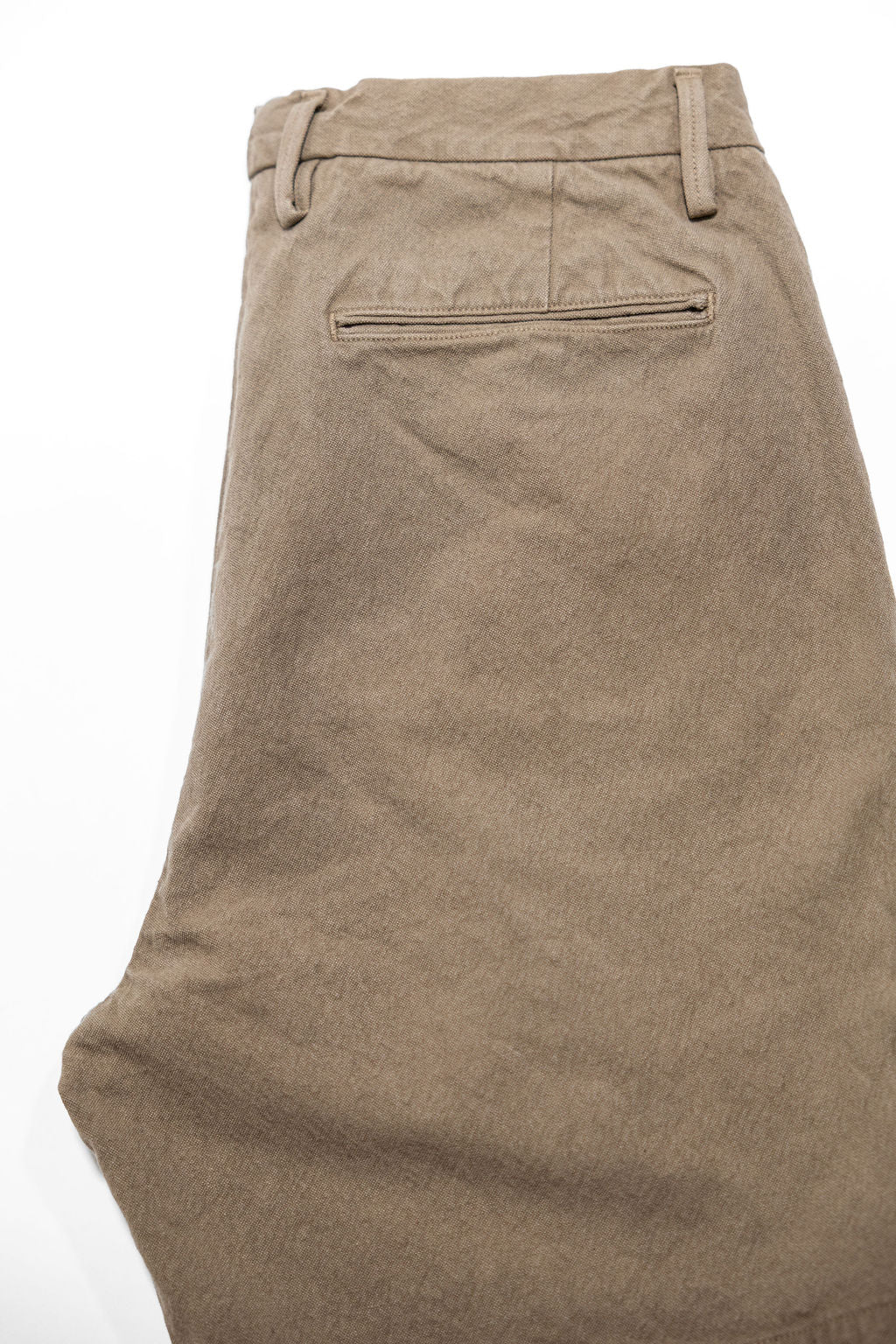 Seuvas Canvas 2-Tuck Shorts - Coffee