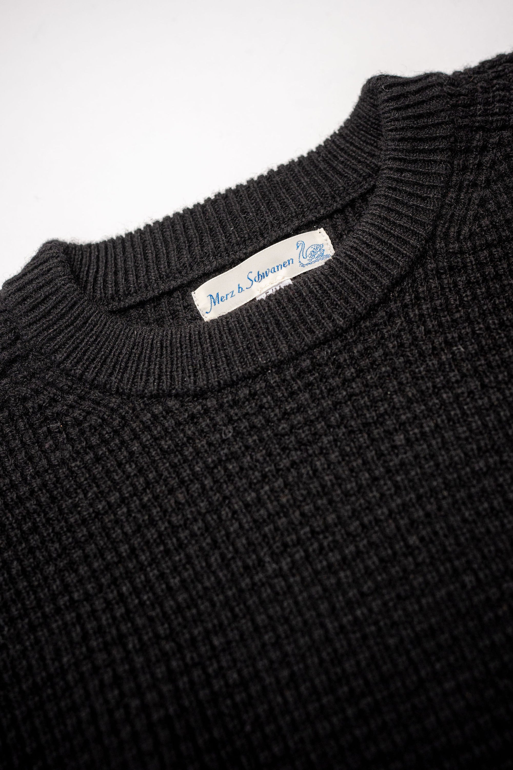 Merz b. Schwanen BLADE02 Merino Wool-Cashmere Waffle Structured Pullover - Deep Black