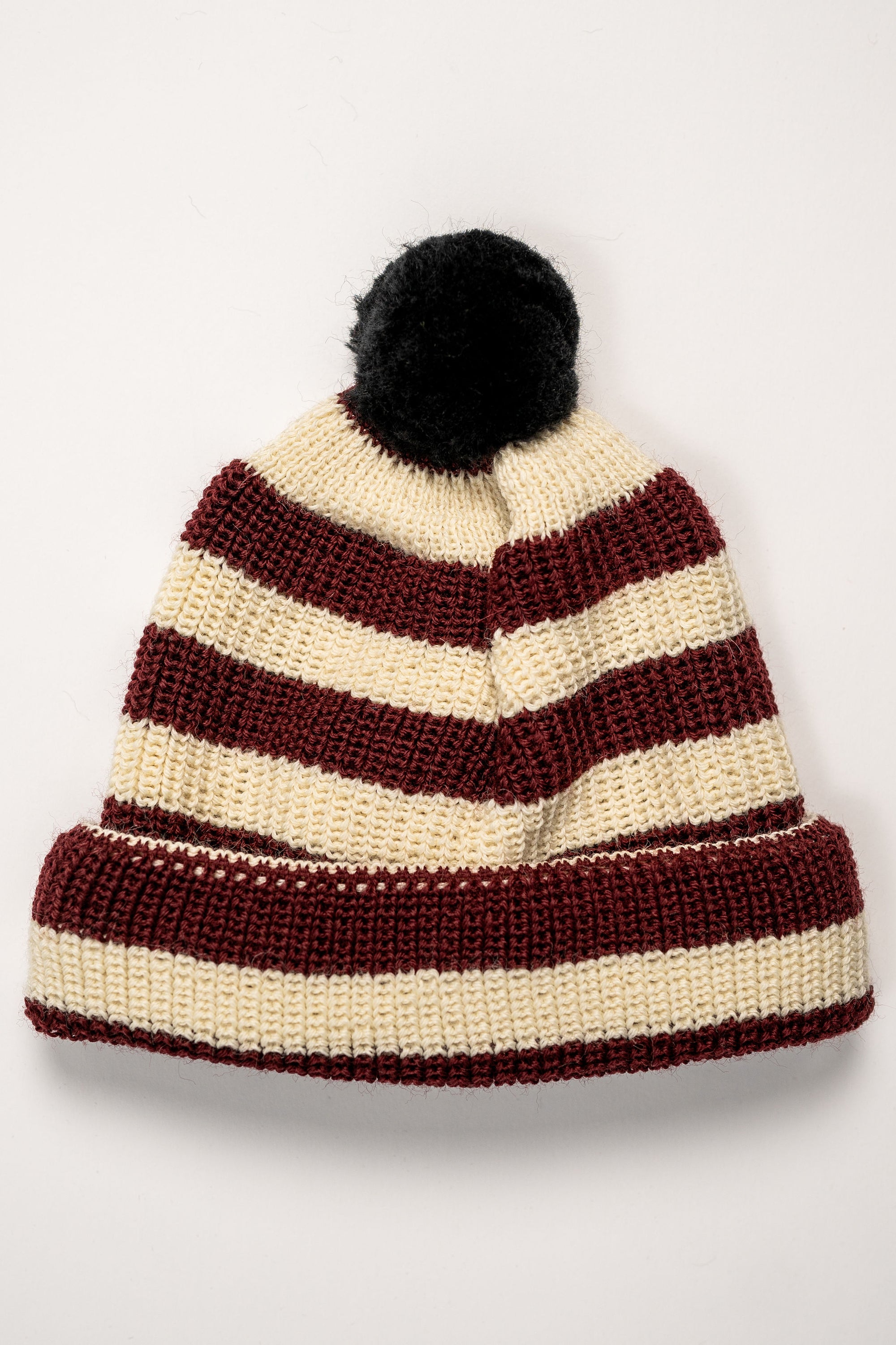 Heimat Textil Jailhouse Bobble Hat - Burgundy/Seashell/Black