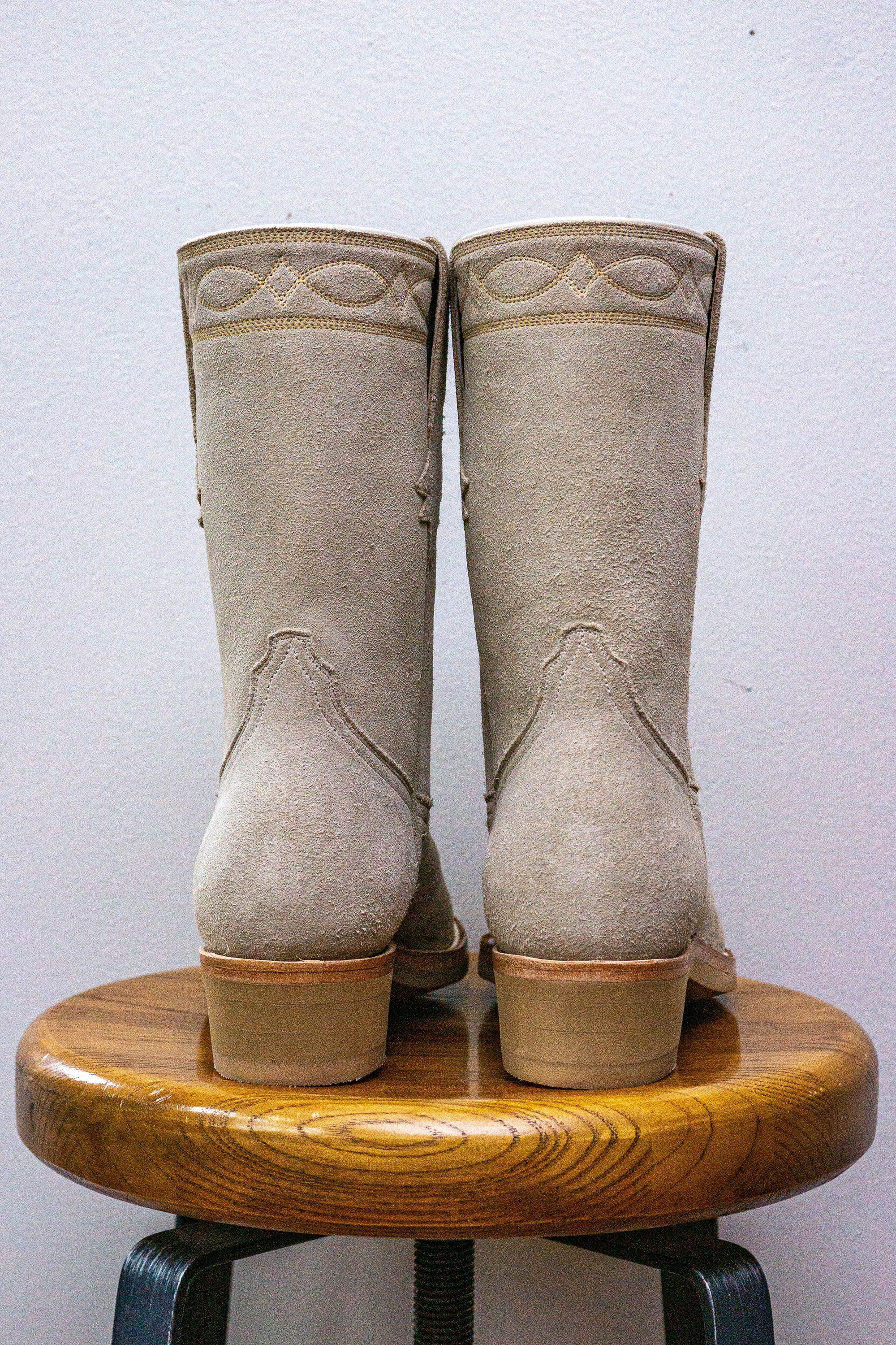 Wythe Roper Boots - Sand Suede