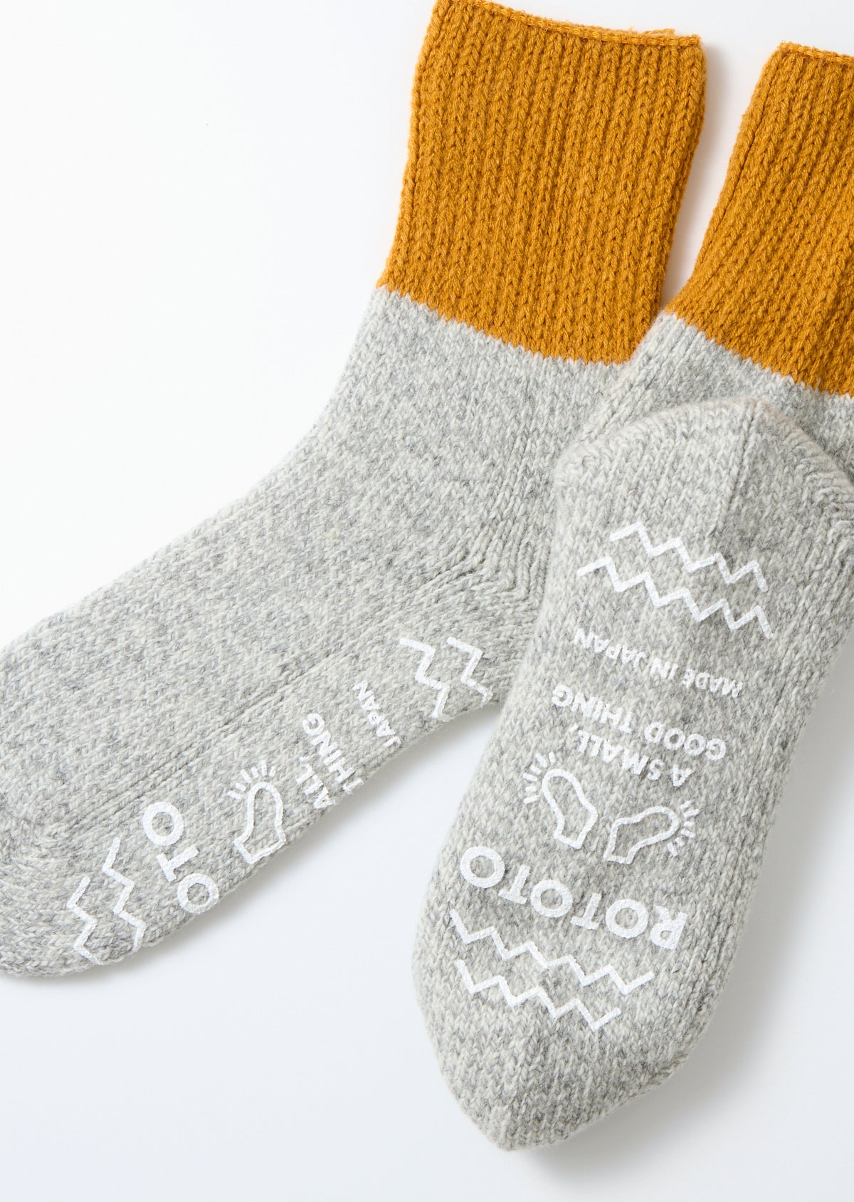 RoToTo R1618 Retro Winter Room Socks - Gold