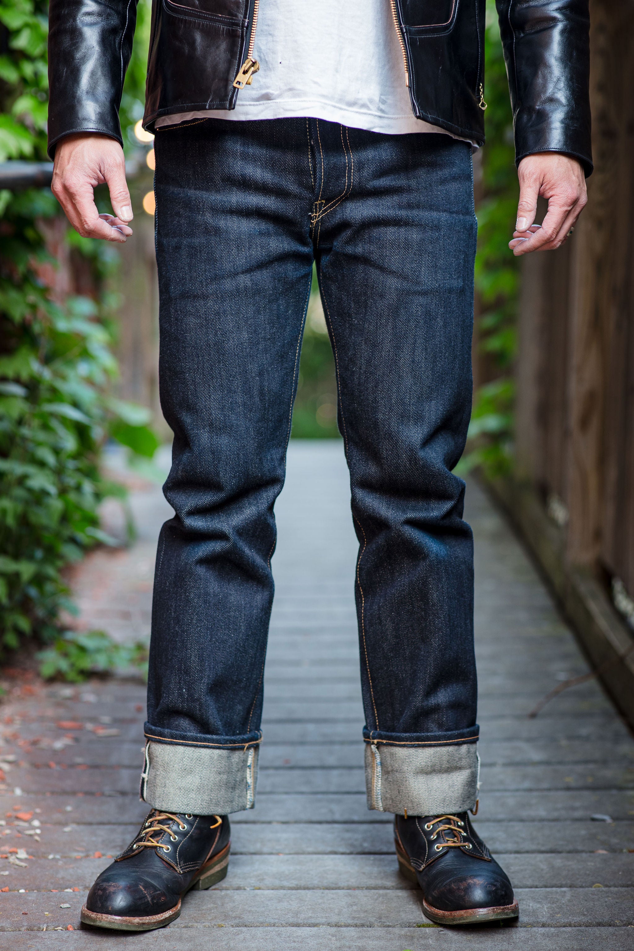 Iron Heart IH-666-XHS 25oz Selvedge Denim Slim Straight Cut Iron Heart IH-666-XHS 25oz Selvedge Denim Slim Straight Cut